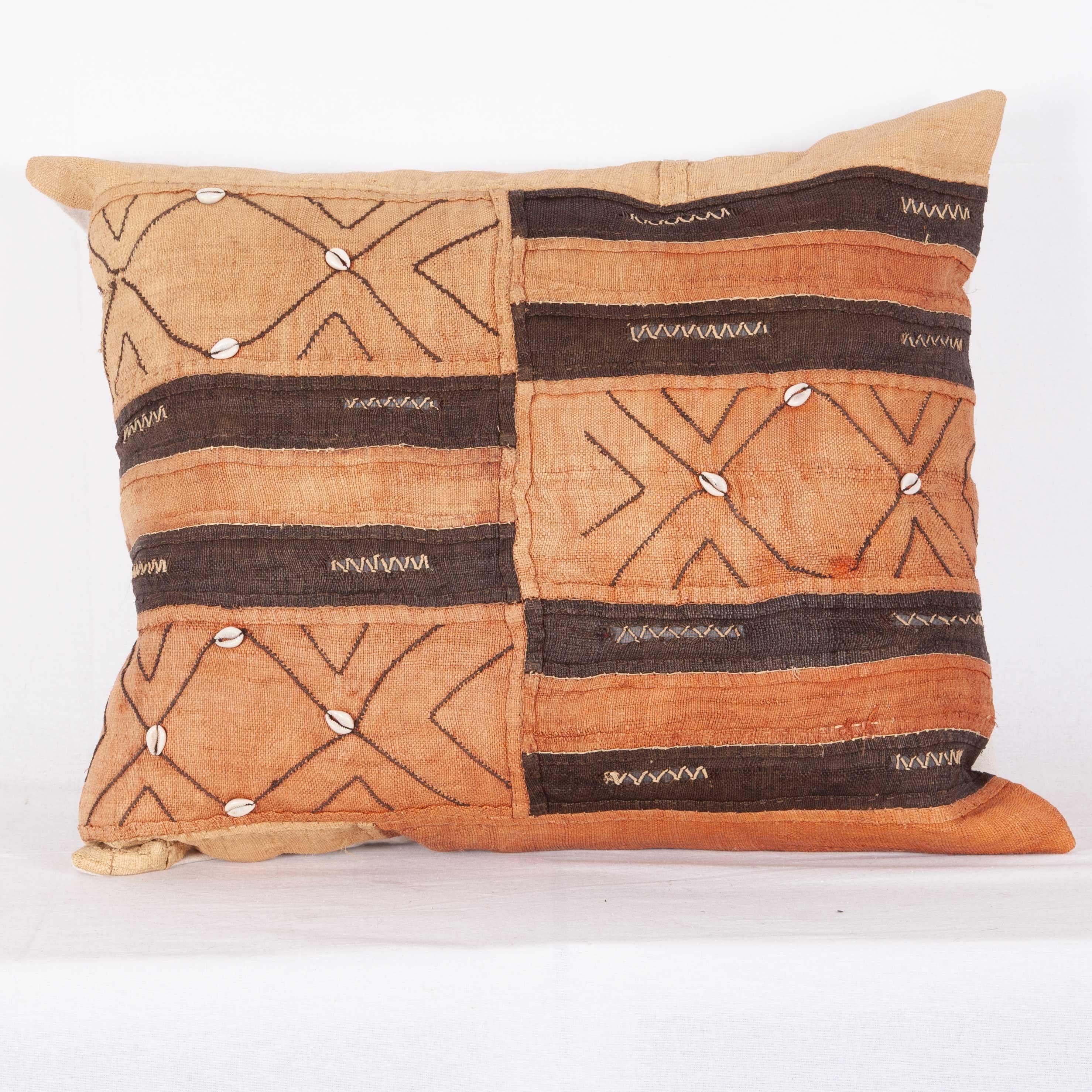 Vintage African Kuba Cloth Pillow Cases, Mid-20th Century For Sale 2