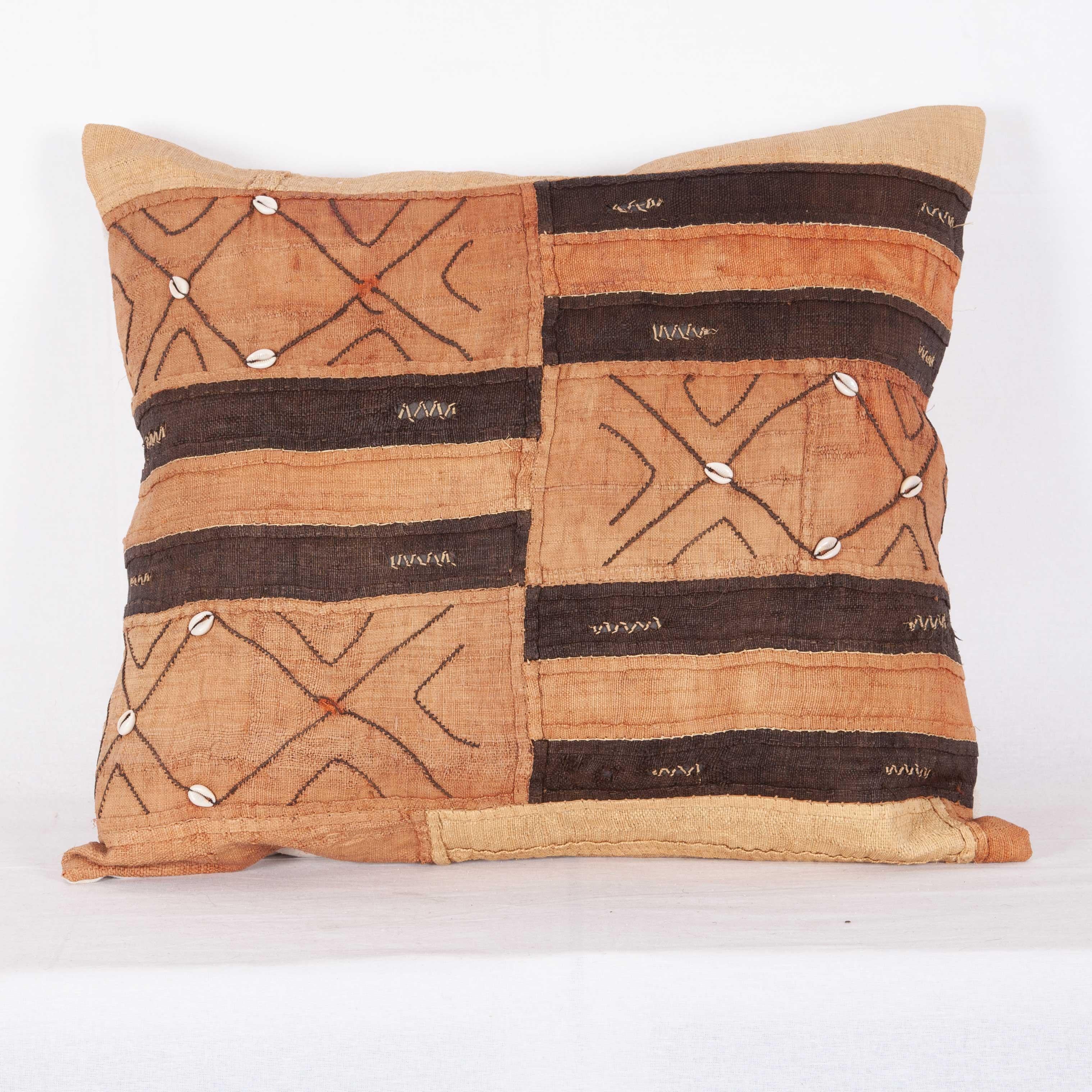 Vintage African Kuba Cloth Pillow Cases, Mid-20th Century For Sale 3