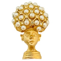 Broche vintage africaine pour dame en perles et strass