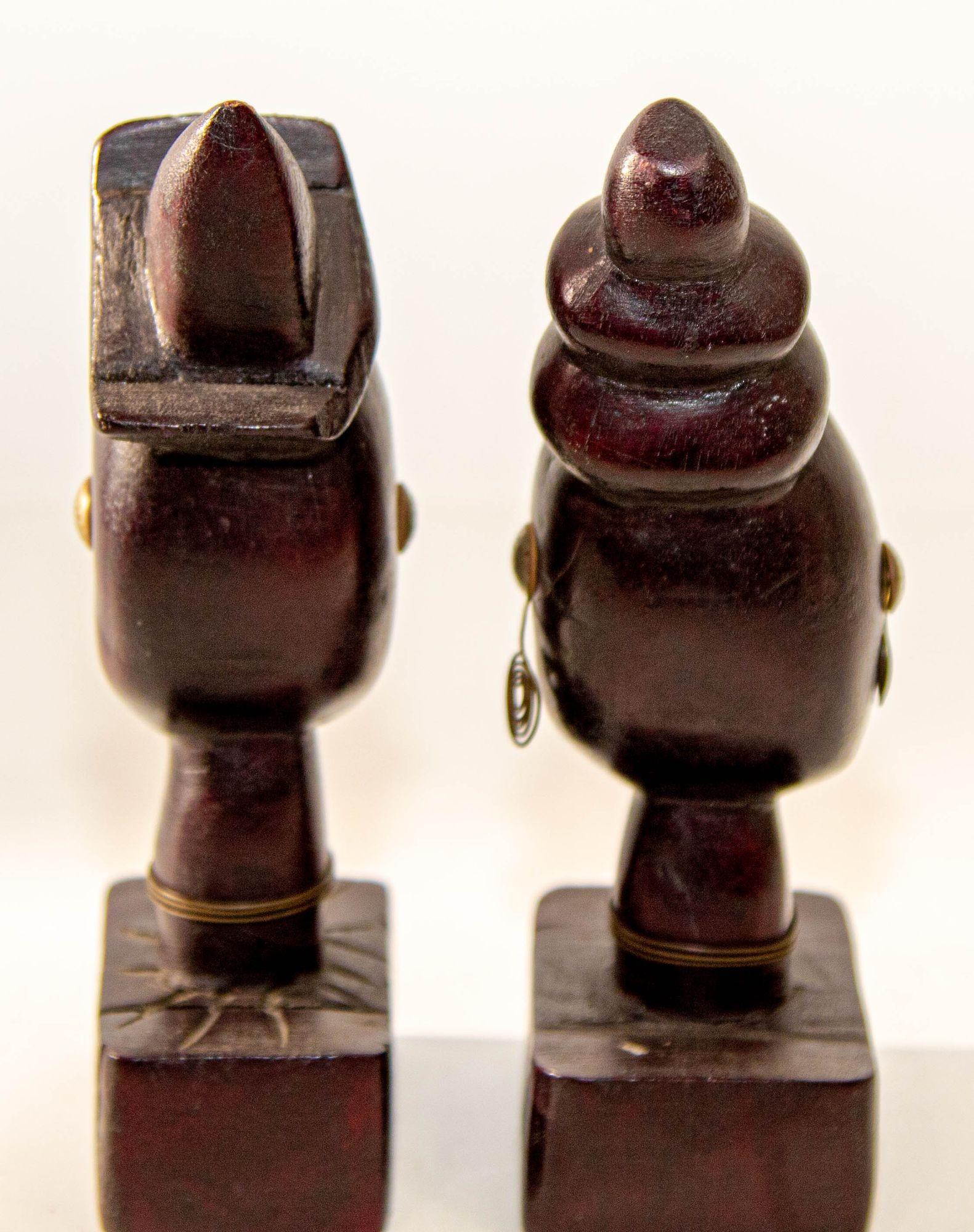 Vintage African Pair of Wooden Hand geschnitzt Büsten Skulpturen (20. Jahrhundert) im Angebot
