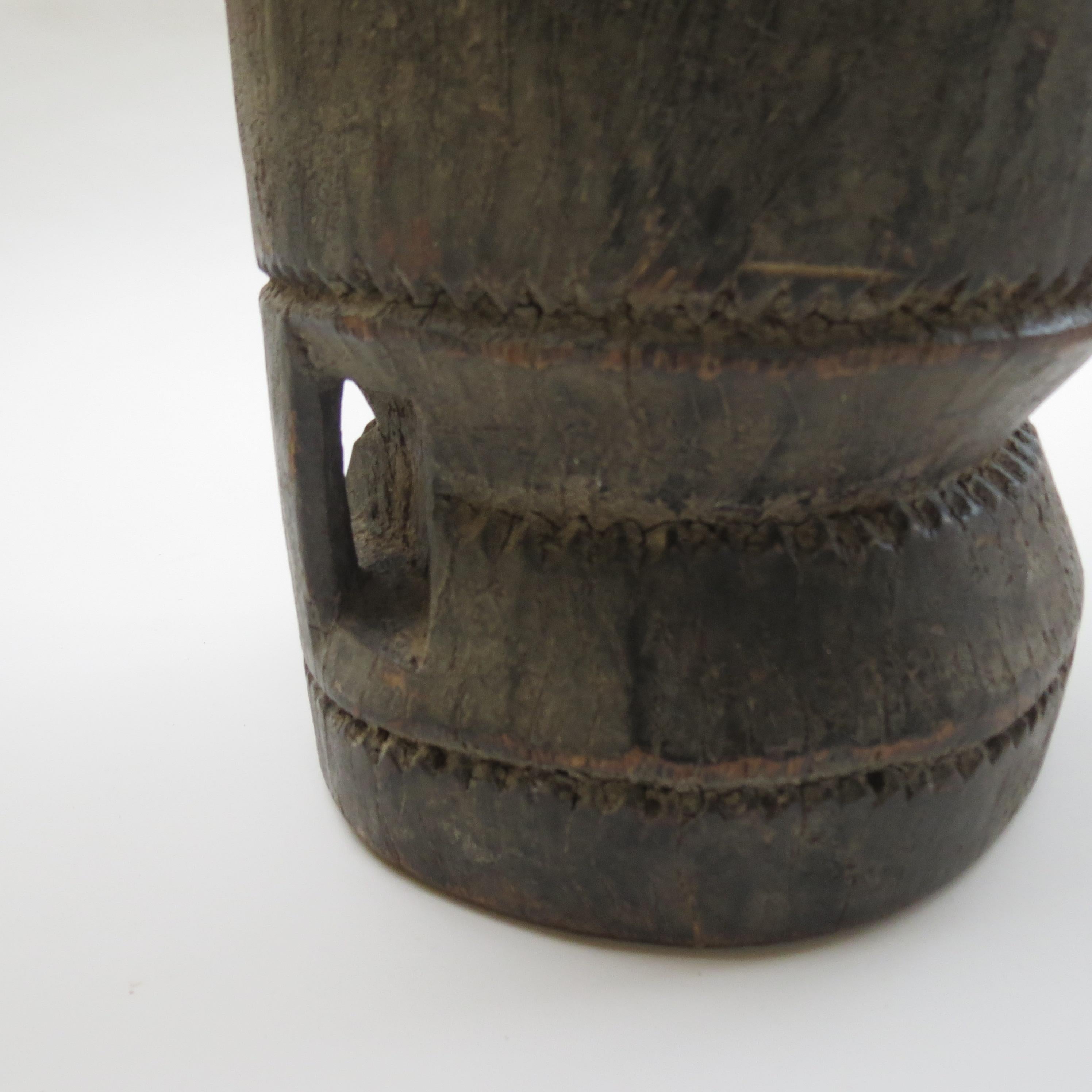 African tribal wooden mortar pot.

Dates from the 20th century, hand carved decoration, very nicely patinated and worn over time.

Could also be used a stool or side table.






 