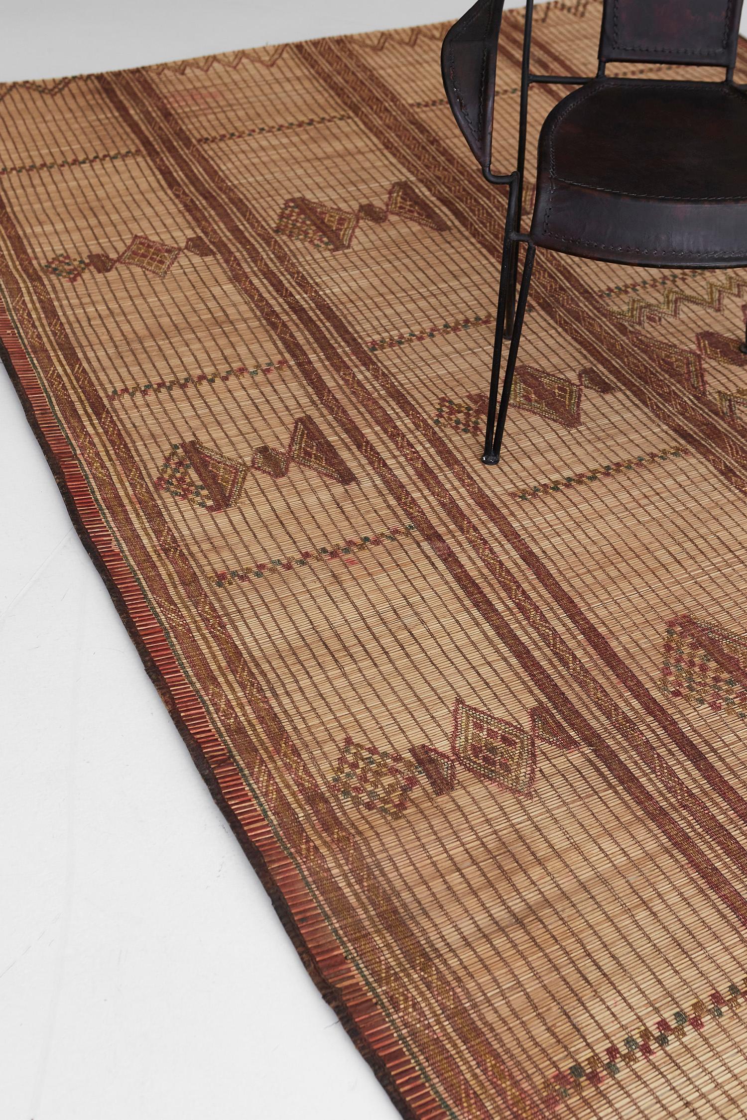 This phenomenal handwoven reed and leather Tuareg mat feature all the elegant thin outlined diamonds and zigzag patterns. This mat can give an accent to any contemporary and minimalist interiors. It adds a sense of fashion and style that everybody
