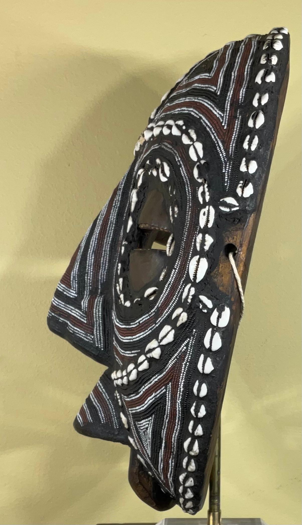 Vintage African Wood and Shell Mask In Good Condition For Sale In Delray Beach, FL