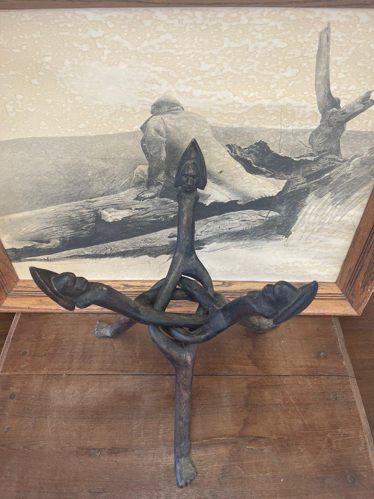 Late 20th Century Vintage African Wooden Decor Stand With Three Carved Spearpoint Heads. For Sale