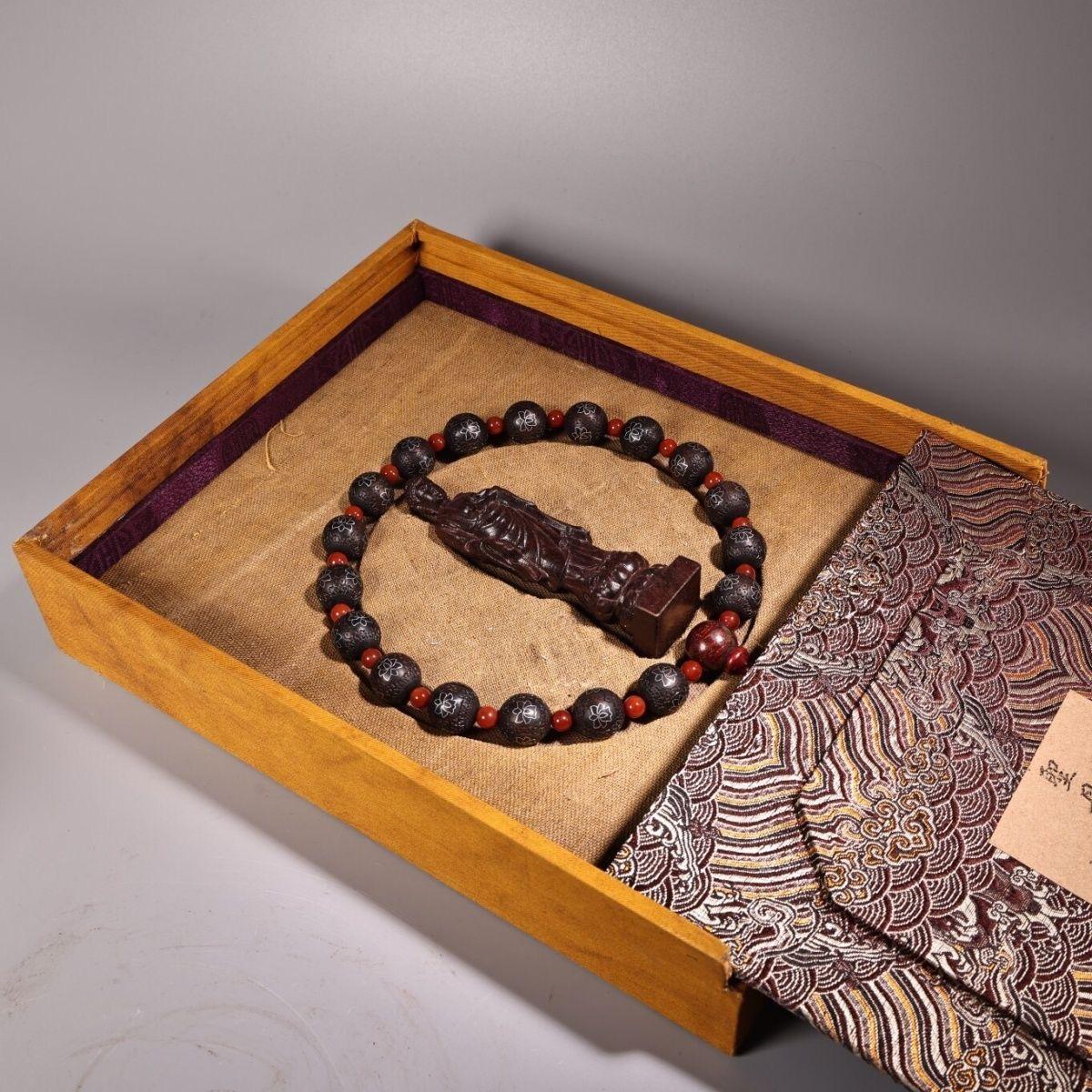 Vintage Agarwood Armband mit Buddha-Anhänger-Handcrafted spirituellen Schmuck (20. Jahrhundert)