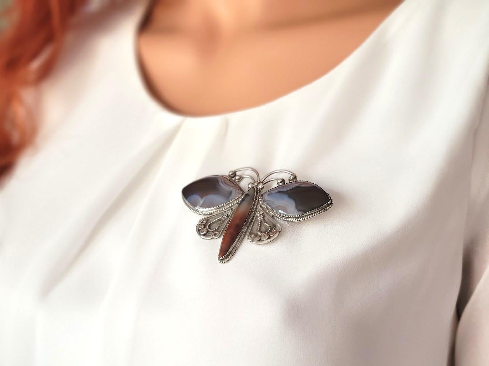 Silberbrosche mit Achat und Schmetterling (Cabochon)