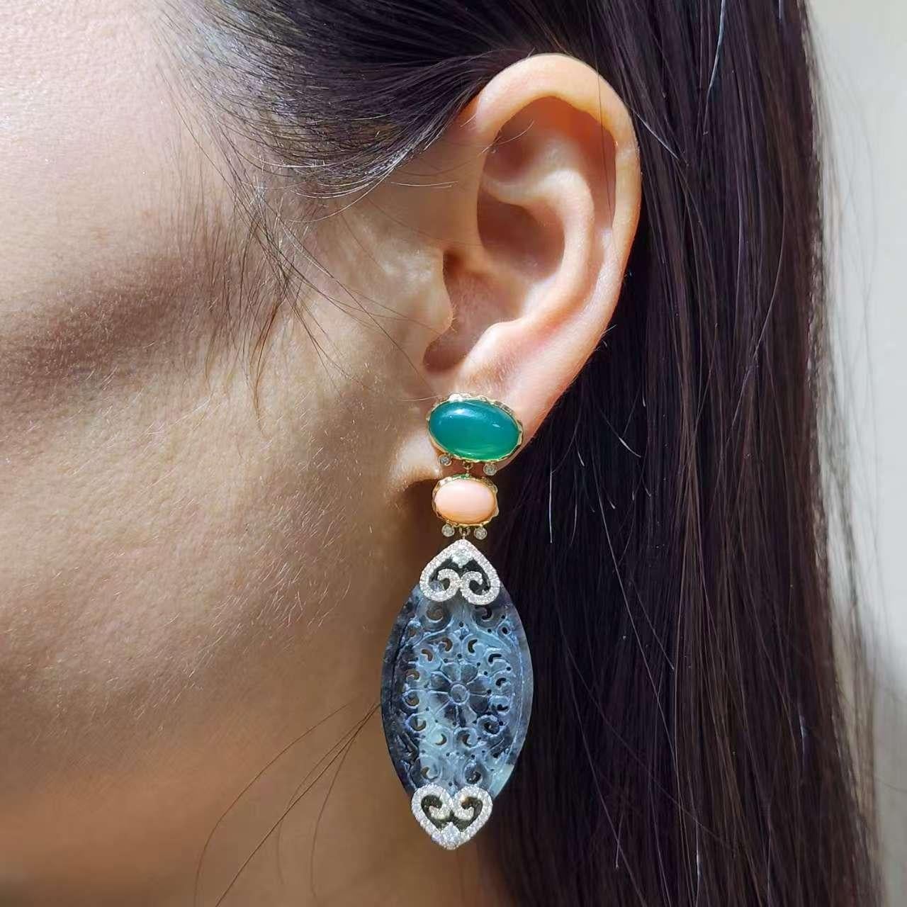 Contemporary Vintage Agate Jade Diamond Earrings in 14 Karat Yellow Gold For Sale