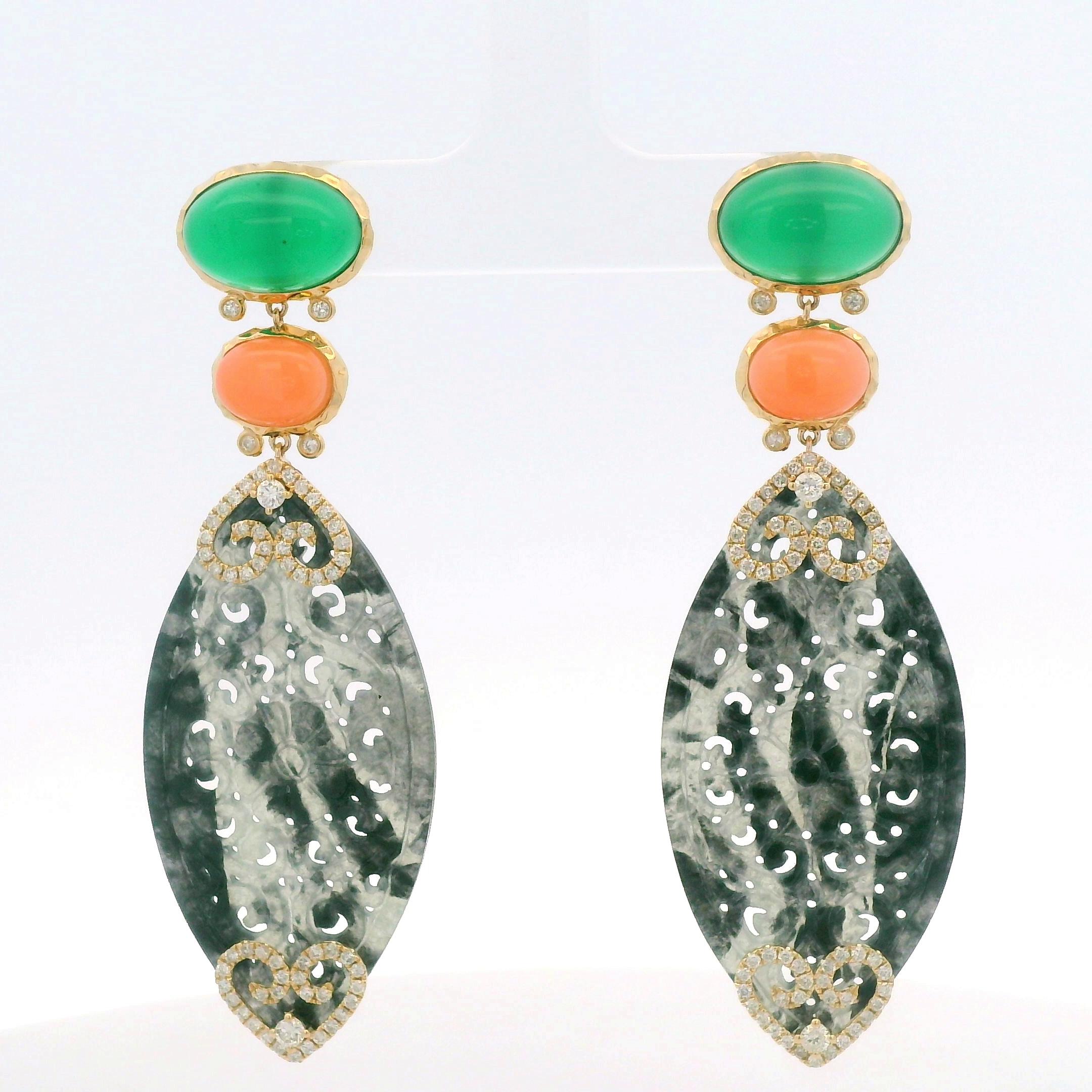 Vintage Agate Jade Diamond Earrings in 14 Karat Yellow Gold In New Condition For Sale In Hong Kong, HK