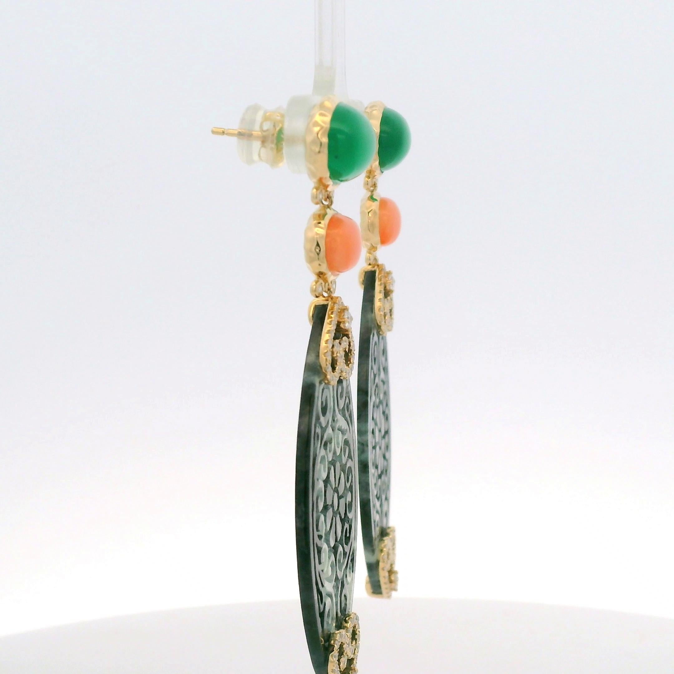 Women's Vintage Agate Jade Diamond Earrings in 14 Karat Yellow Gold For Sale