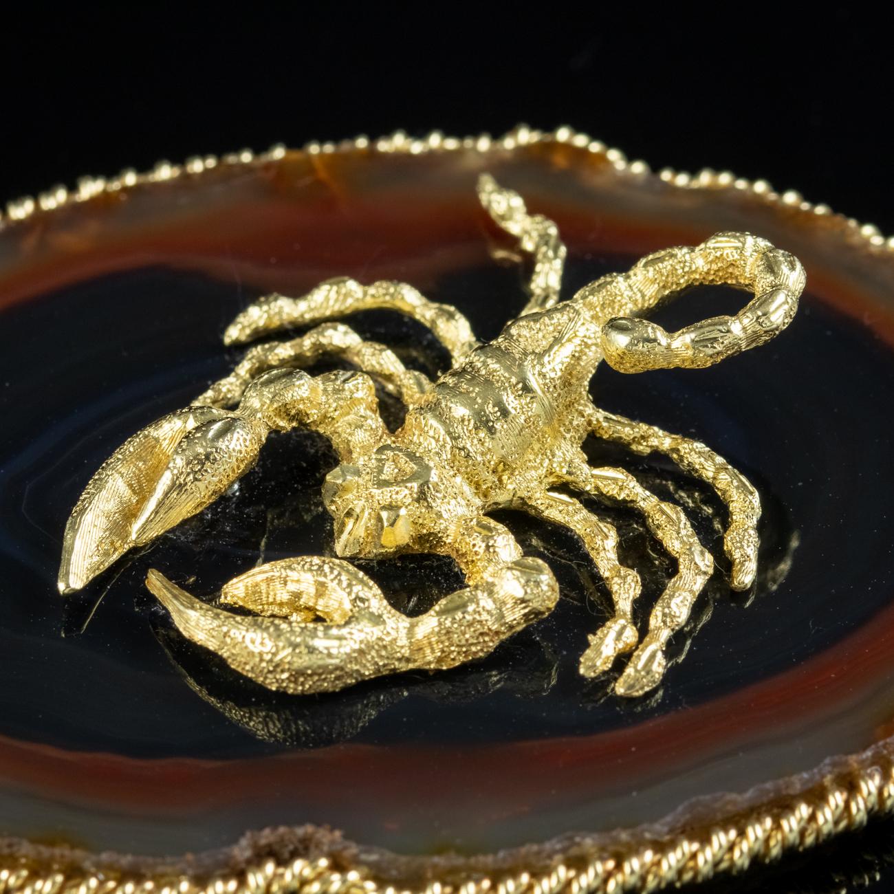 Pendentif vintage du signe du zodiaque scorpion en agate et or 18 carats Pour femmes en vente