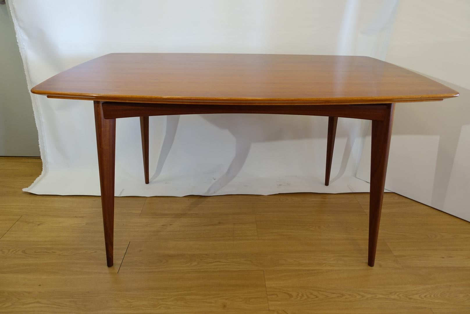 This dining table is made from Agba wood and was designed in the 1960s by José Espinho for Olaio. It is non extendable.