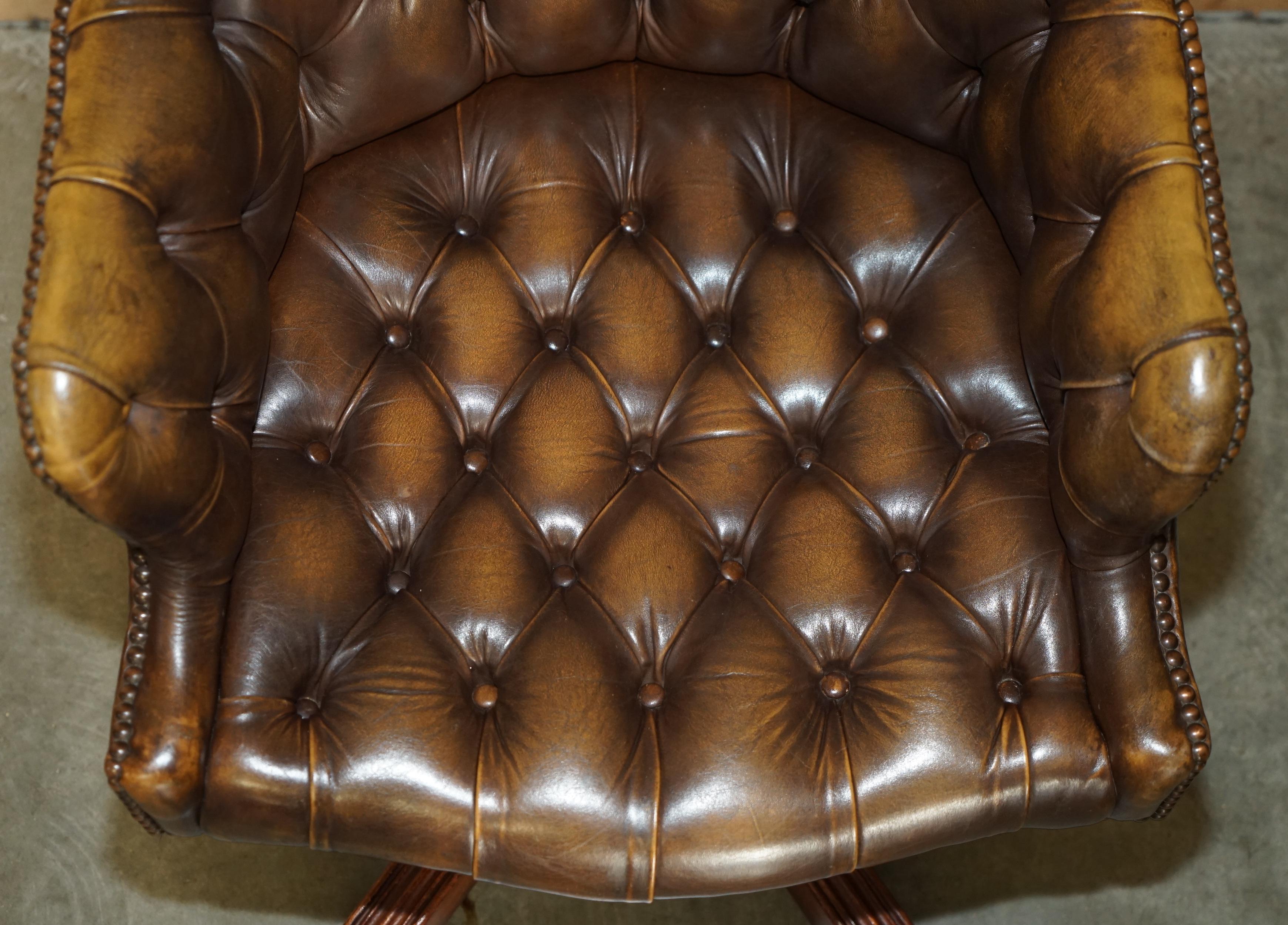 20th Century VINTAGE AGED BROWN LEATHER DIRECTOR'S CAPTAiNS OFFICE CHESTERFIELD ARMCHAIR For Sale