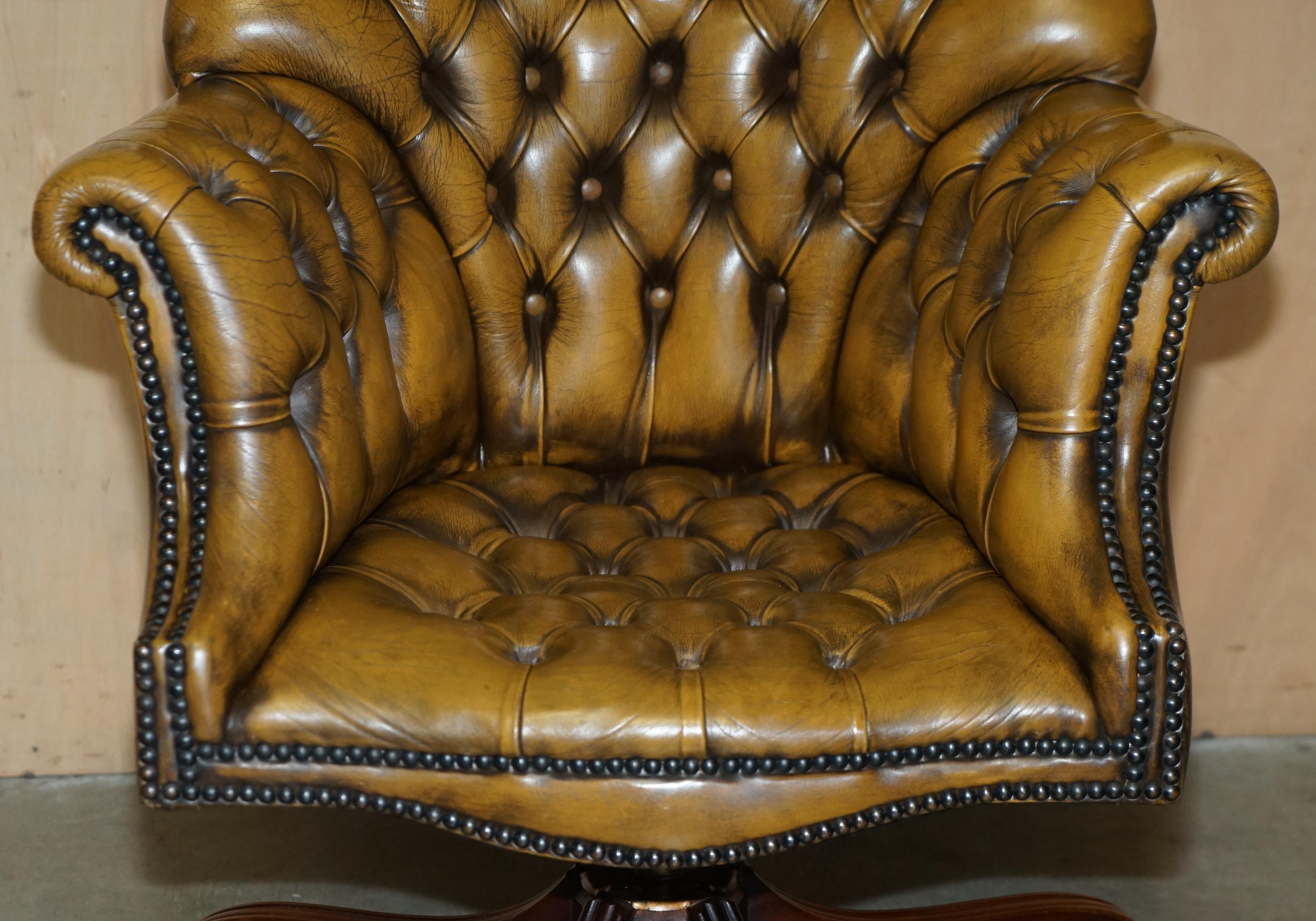 ViNTAGE AGED BROWN LEATHER GODFATHER DIRECTOR'S CAPTAINS CHESTERFIELD ARMCHAIR For Sale 2