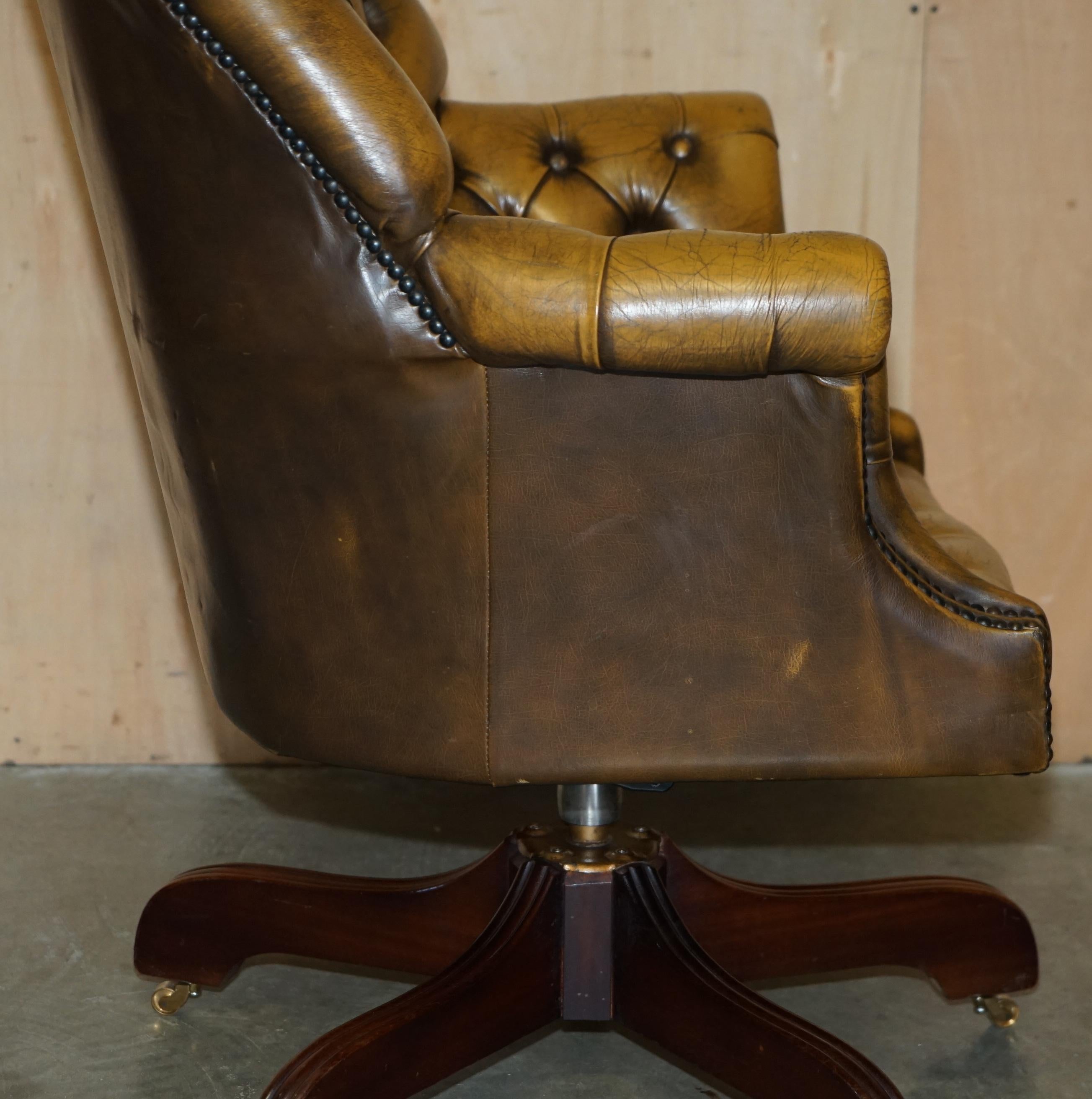 ViNTAGE AGED BROWN LEATHER GODFATHER DIRECTOR'S CAPTAINS CHESTERFIELD ARMCHAIR For Sale 8