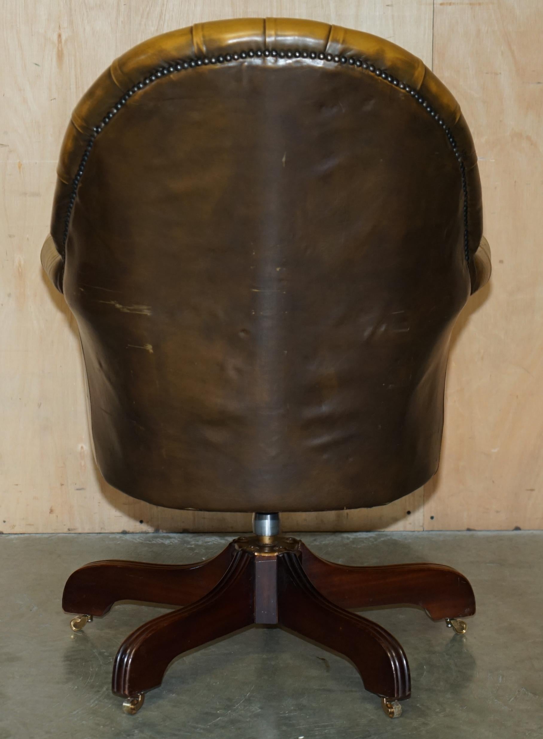 ViNTAGE AGED BROWN LEATHER GODFATHER DIRECTOR'S CAPTAINS CHESTERFIELD ARMCHAIR For Sale 9