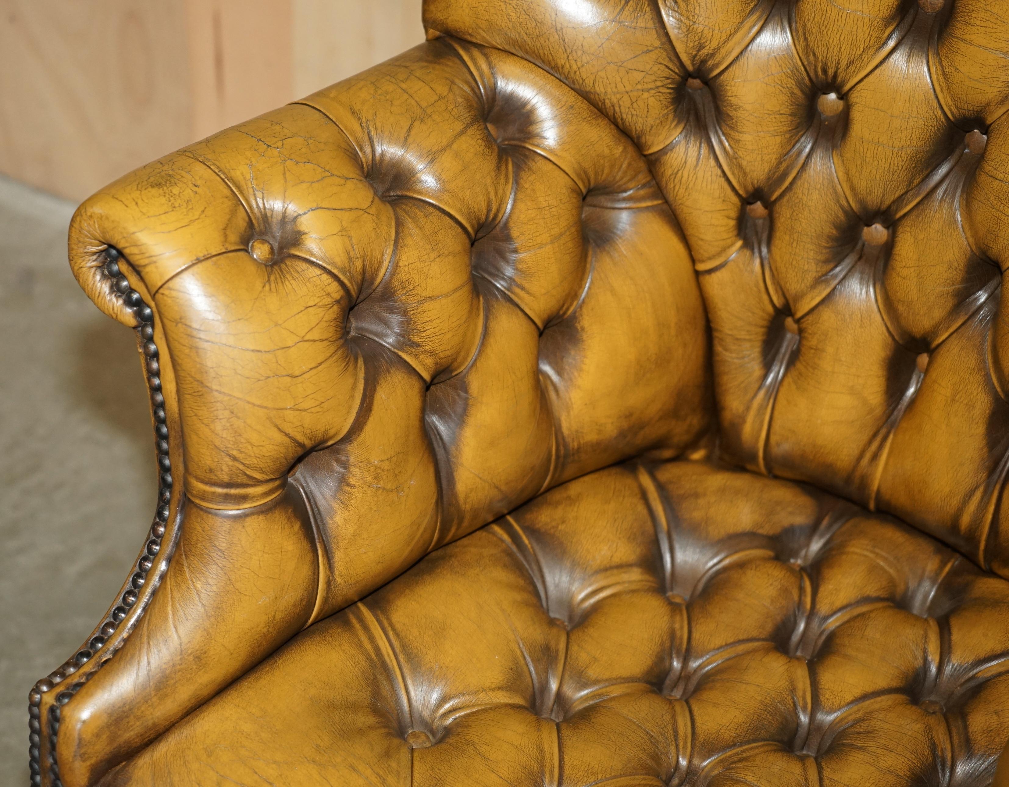 ViNTAGE AGED BROWN LEATHER GODFATHER DIRECTOR'S CAPTAINS CHESTERFIELD ARMCHAIR For Sale 1