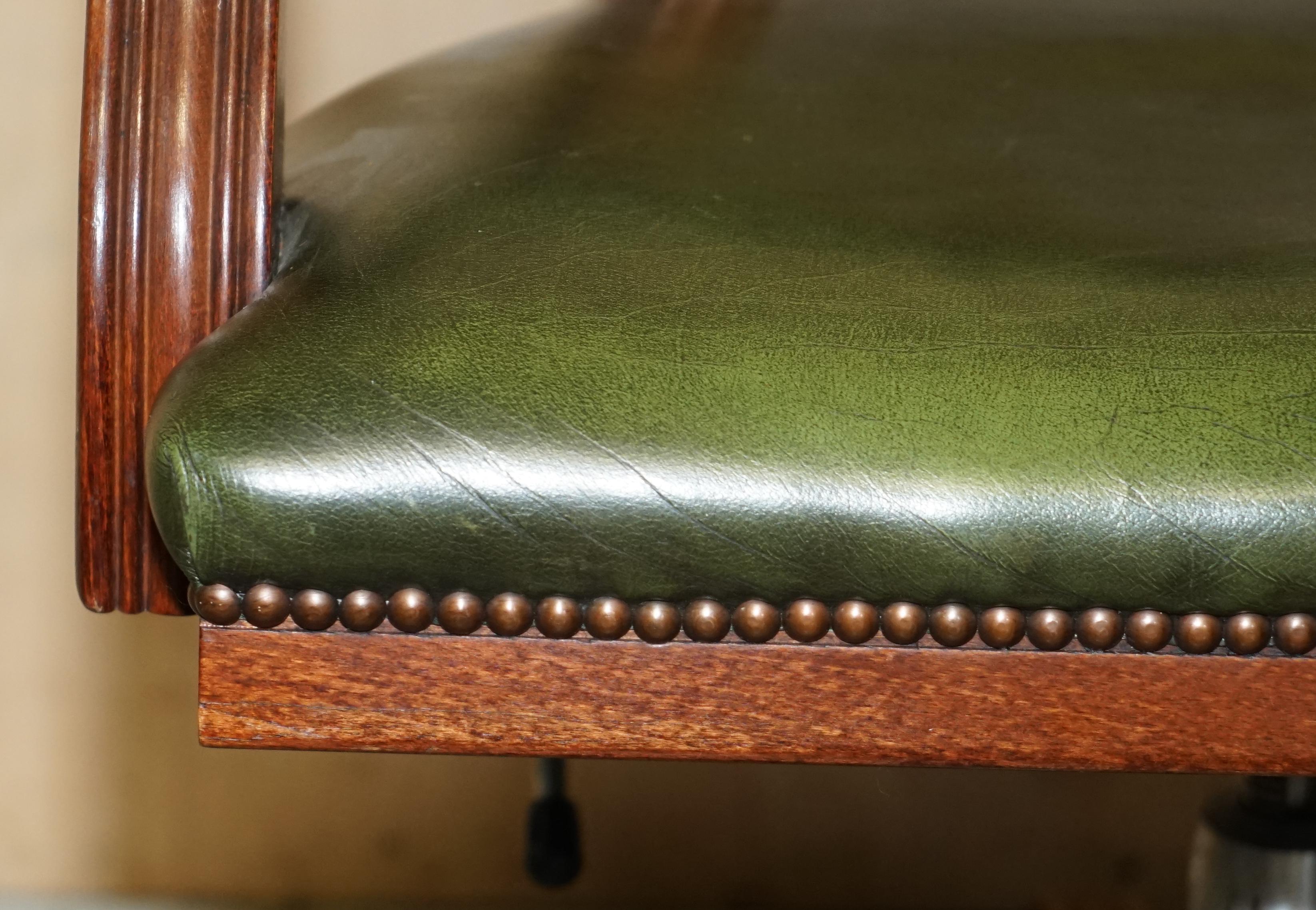 VINTAGE AGED GREEN LEATHER ENGLiSH CHESTERFIELD CAPTAINS COURT SWIVEL CHAIR 4