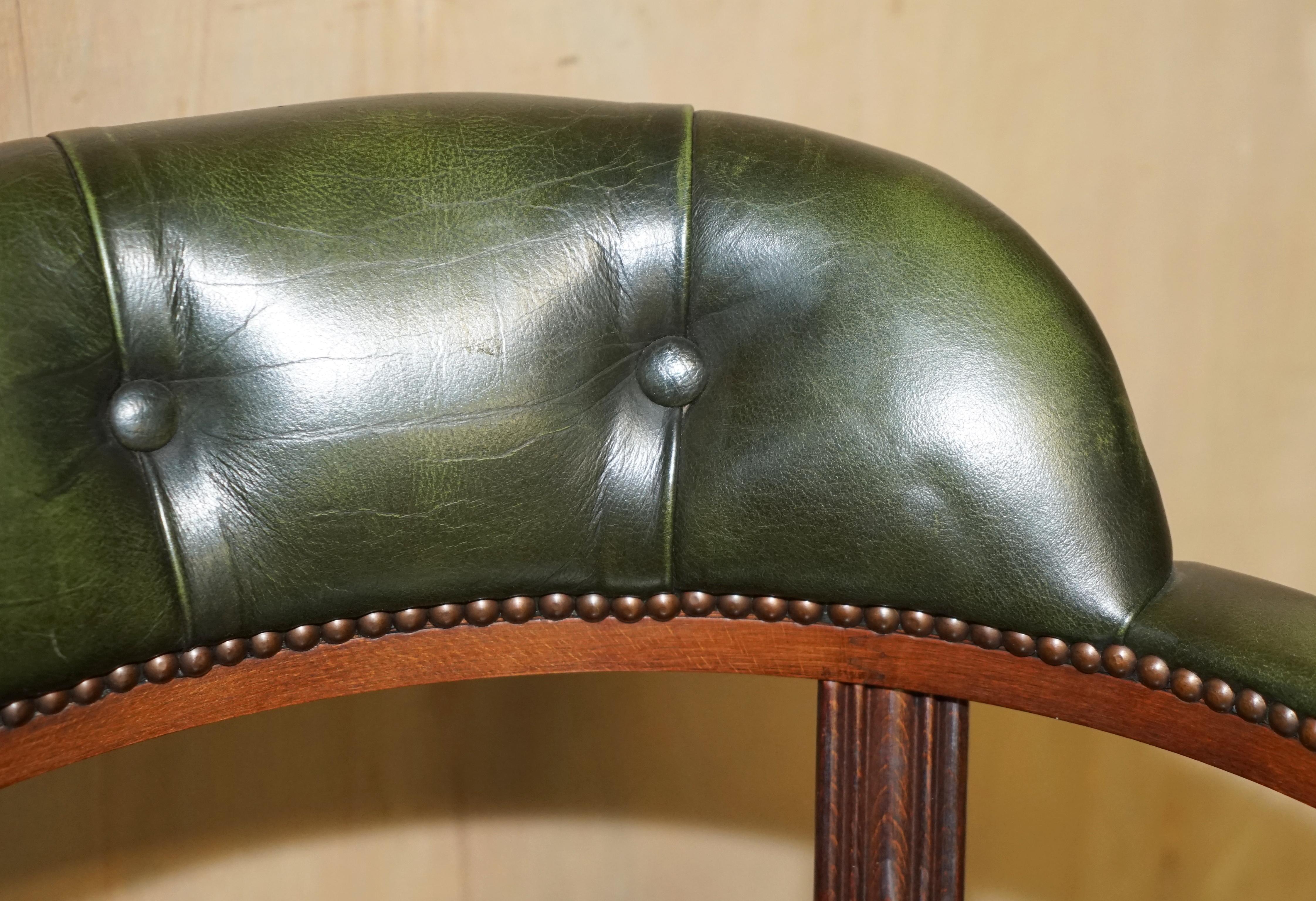 20th Century VINTAGE AGED GREEN LEATHER ENGLiSH CHESTERFIELD CAPTAINS COURT SWIVEL CHAIR