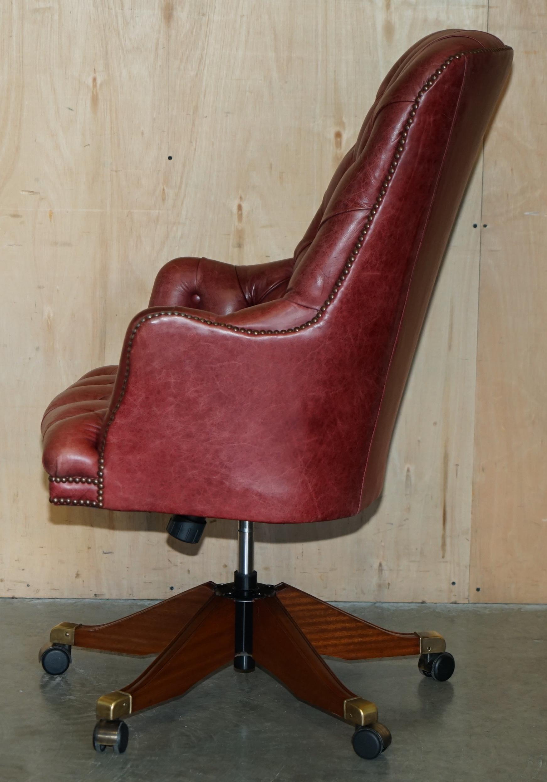 ViNTAGE AGED OXBLOOD LEATHER DIRECTOR'S CAPTAINS OFFICE CHESTERFIELD ARMCHAIR For Sale 9