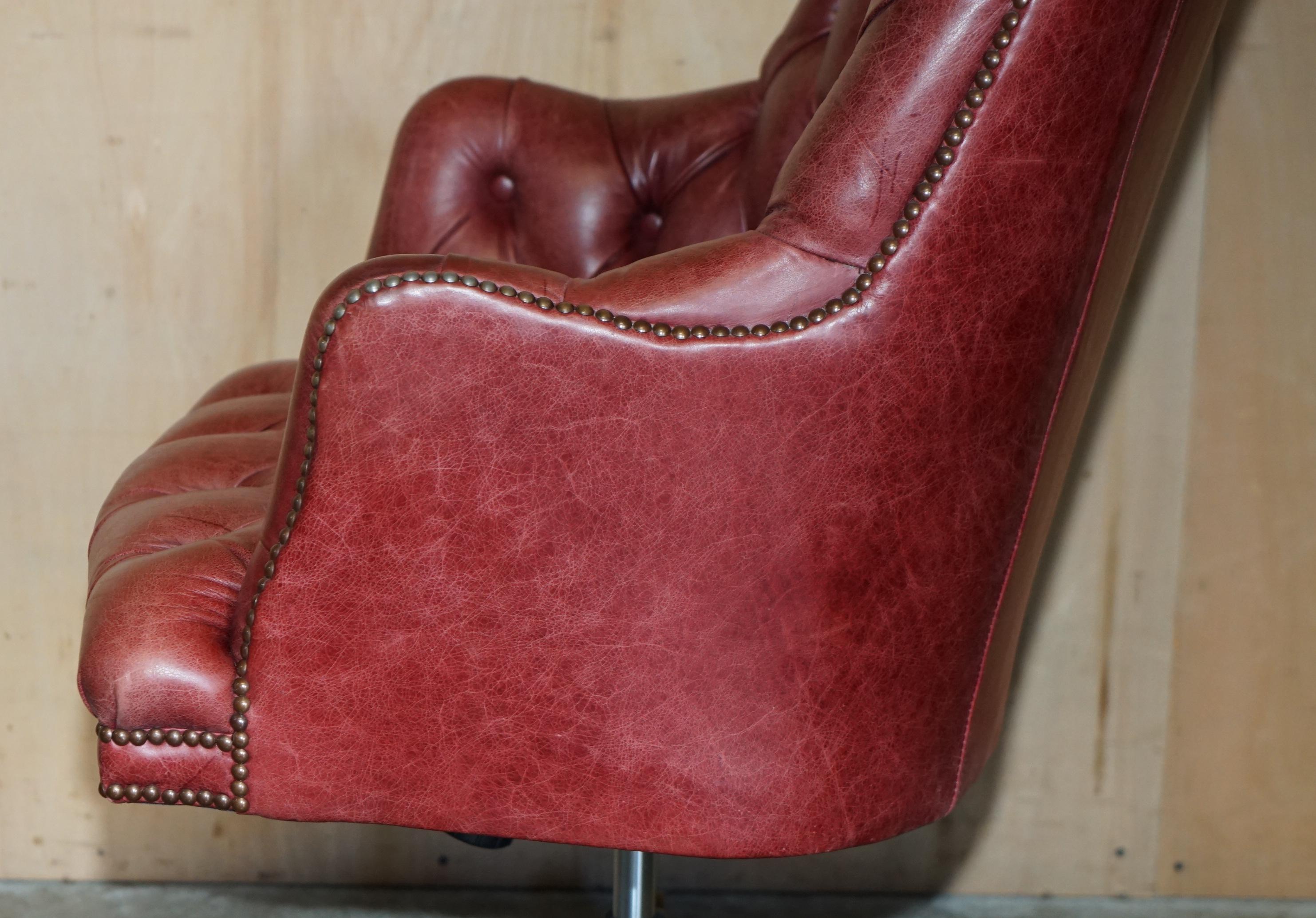 ViNTAGE AGED OXBLOOD LEATHER DIRECTOR'S CAPTAINS OFFICE CHESTERFIELD ARMCHAIR For Sale 10