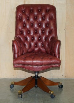 ViNTAGE AGED OXBLOOD LEATHER DIRECTOR'S CAPTAINS OFFICE CHESTERFIELD ARMCHAIR