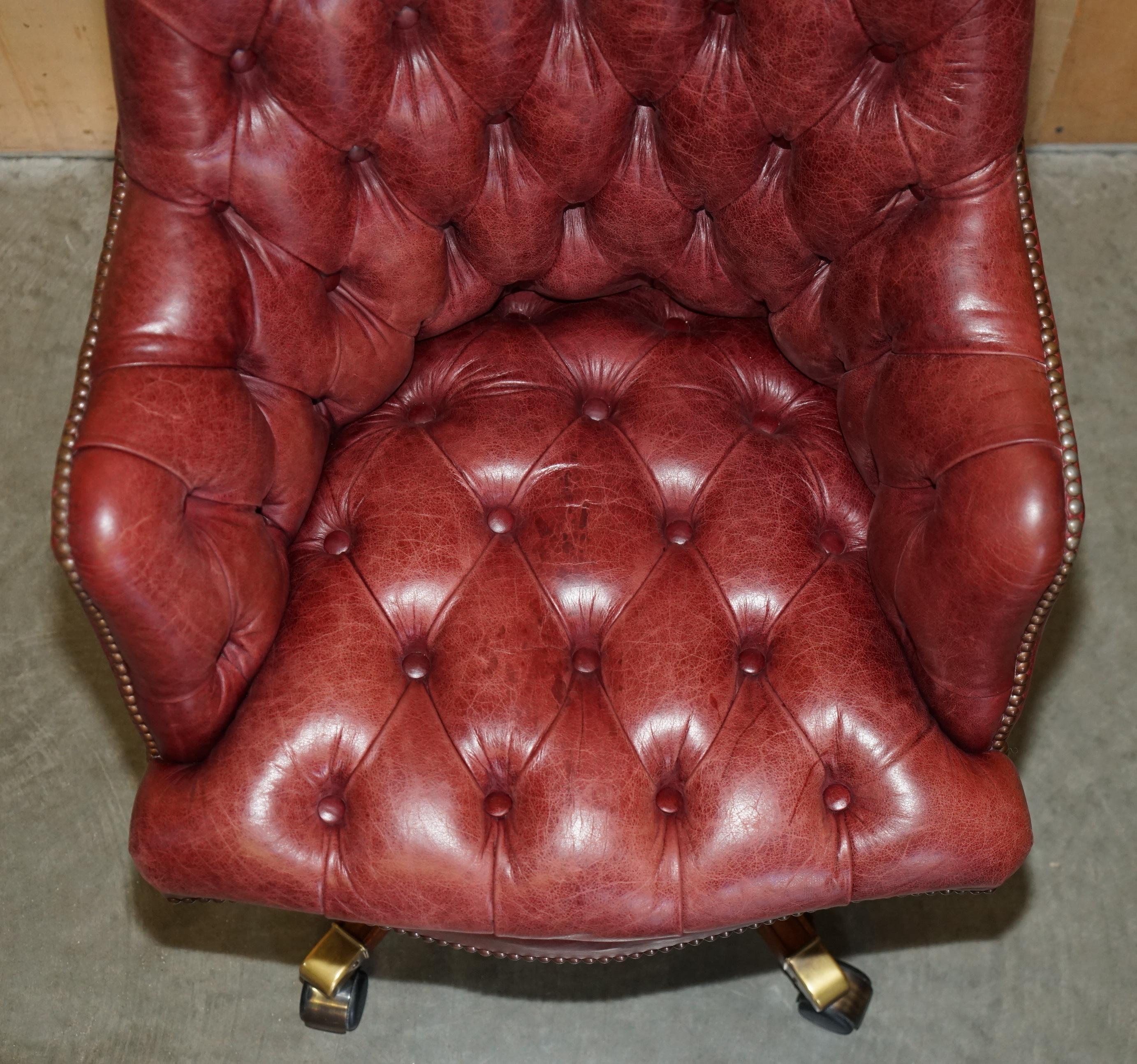 20th Century ViNTAGE AGED OXBLOOD LEATHER DIRECTOR'S CAPTAINS OFFICE CHESTERFIELD ARMCHAIR For Sale
