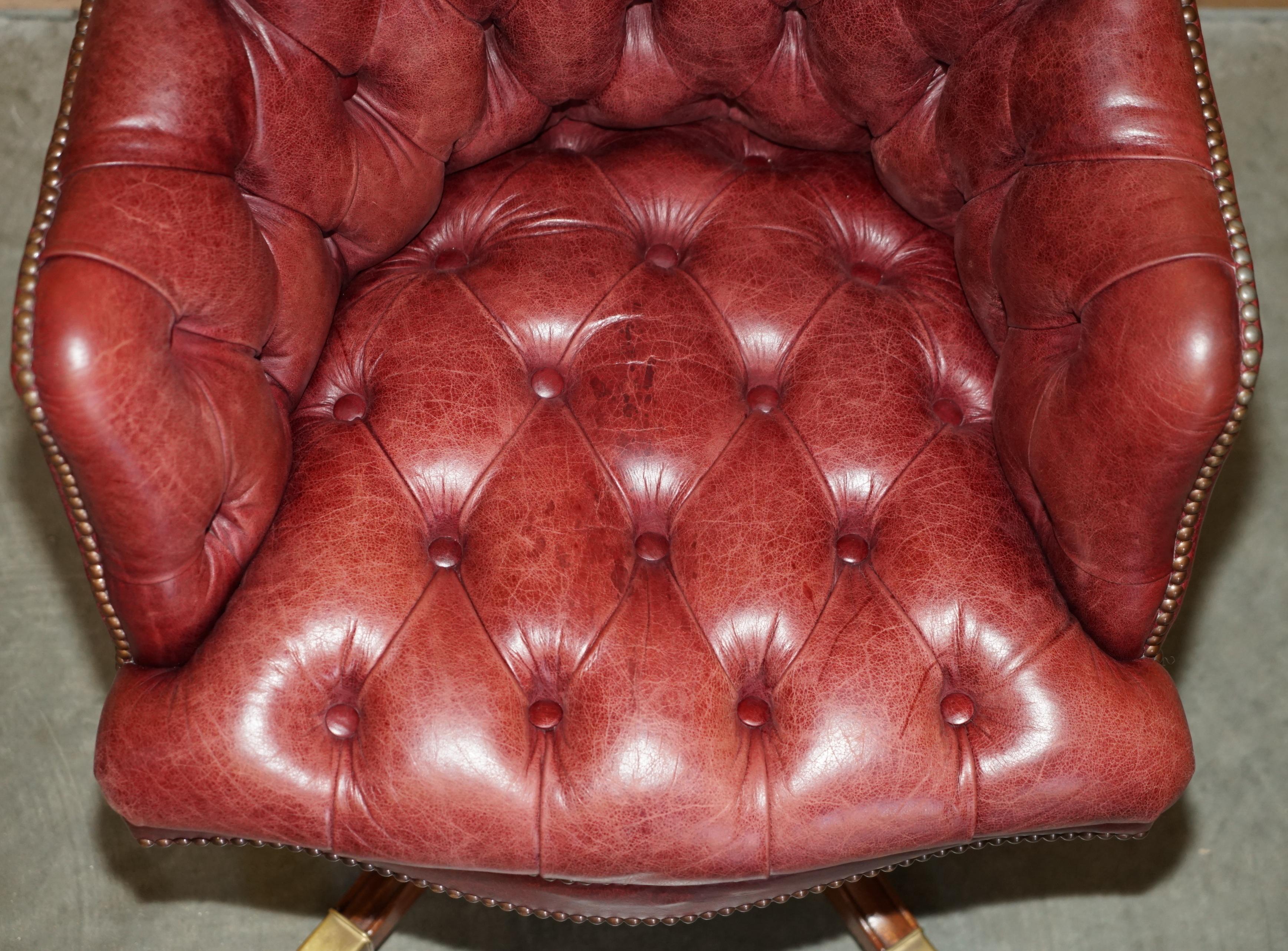 Leather ViNTAGE AGED OXBLOOD LEATHER DIRECTOR'S CAPTAINS OFFICE CHESTERFIELD ARMCHAIR For Sale