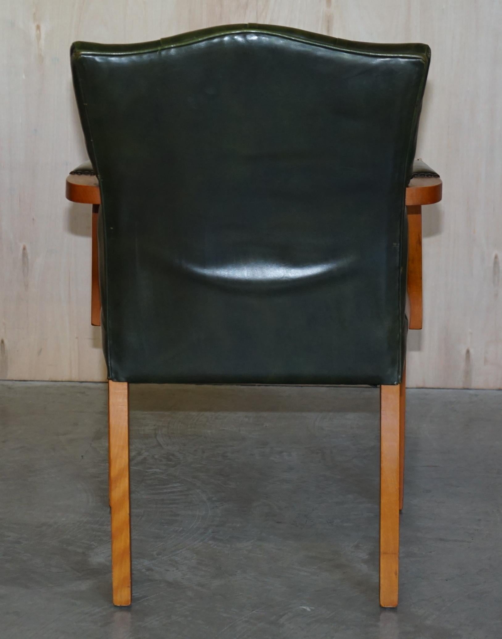Vintage Aged Regency Grünes Leder Chesterfield getufteter Büro Directors Sessel im Angebot 6