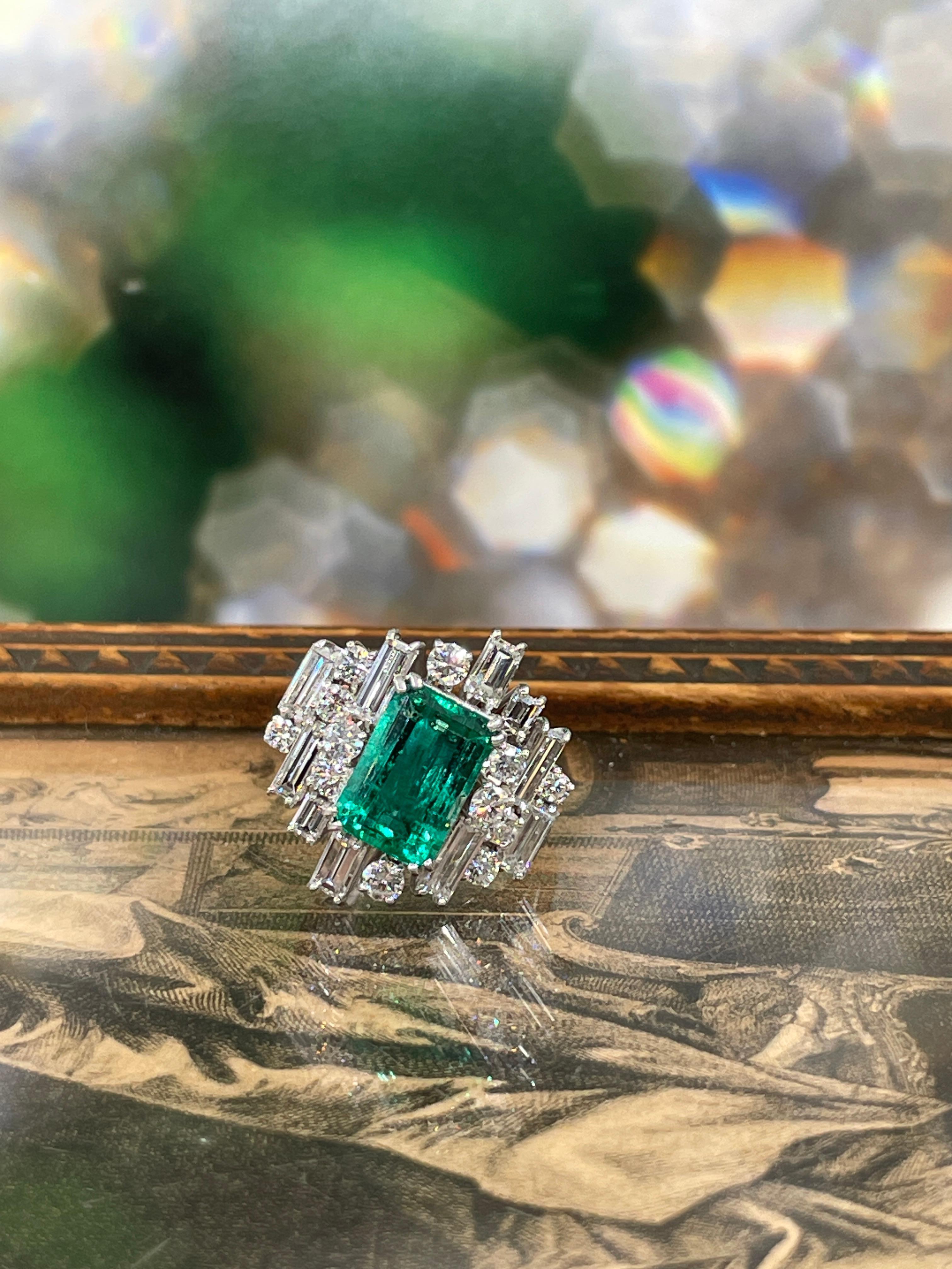 Vintage AGL 5.75cts Insignificant Colombian Green Emerald Diamond 14KW Gold Ring For Sale 6