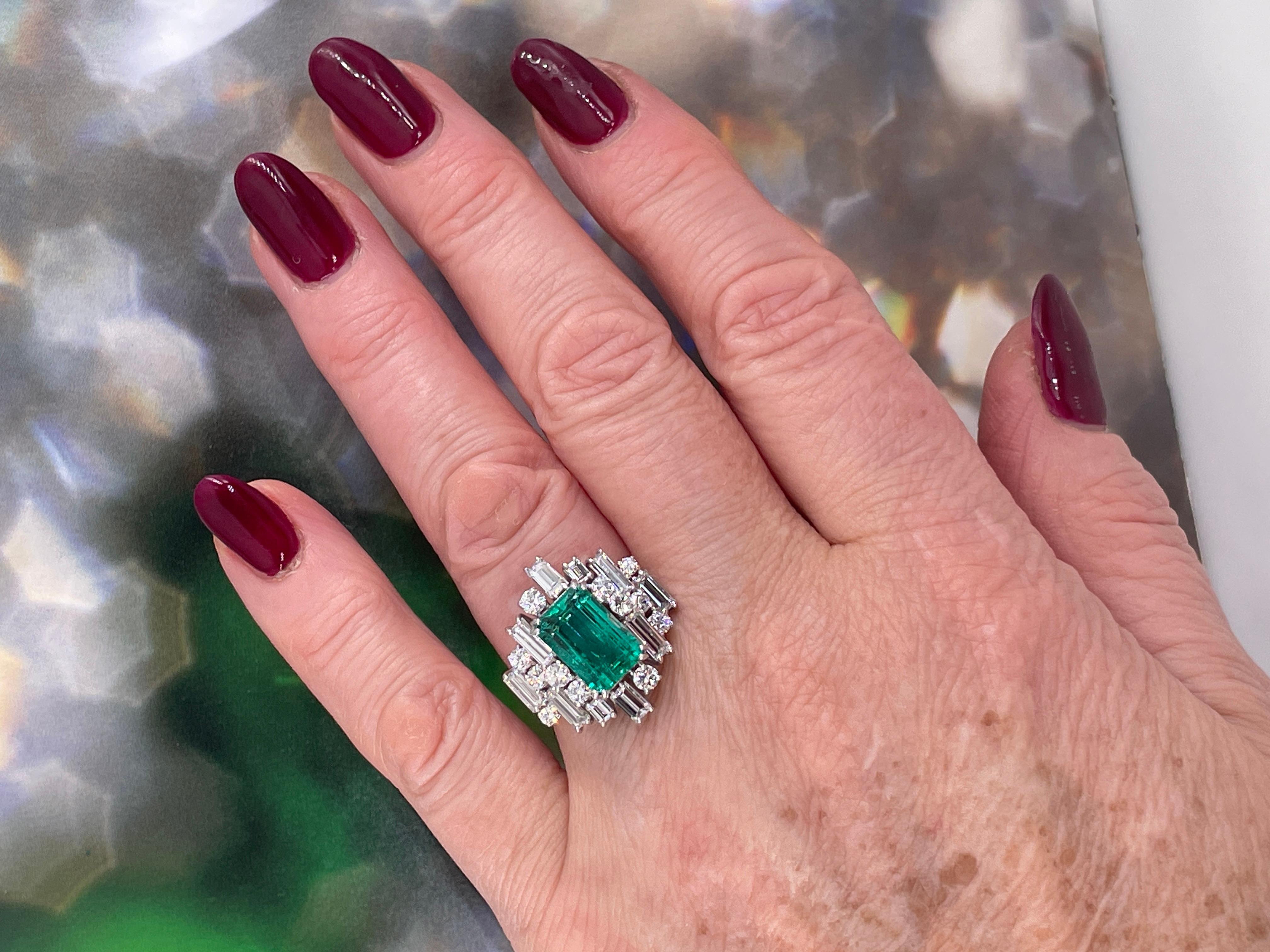 Vintage AGL 5.75cts Insignificant Colombian Green Emerald Diamond 14KW Gold Ring For Sale 8