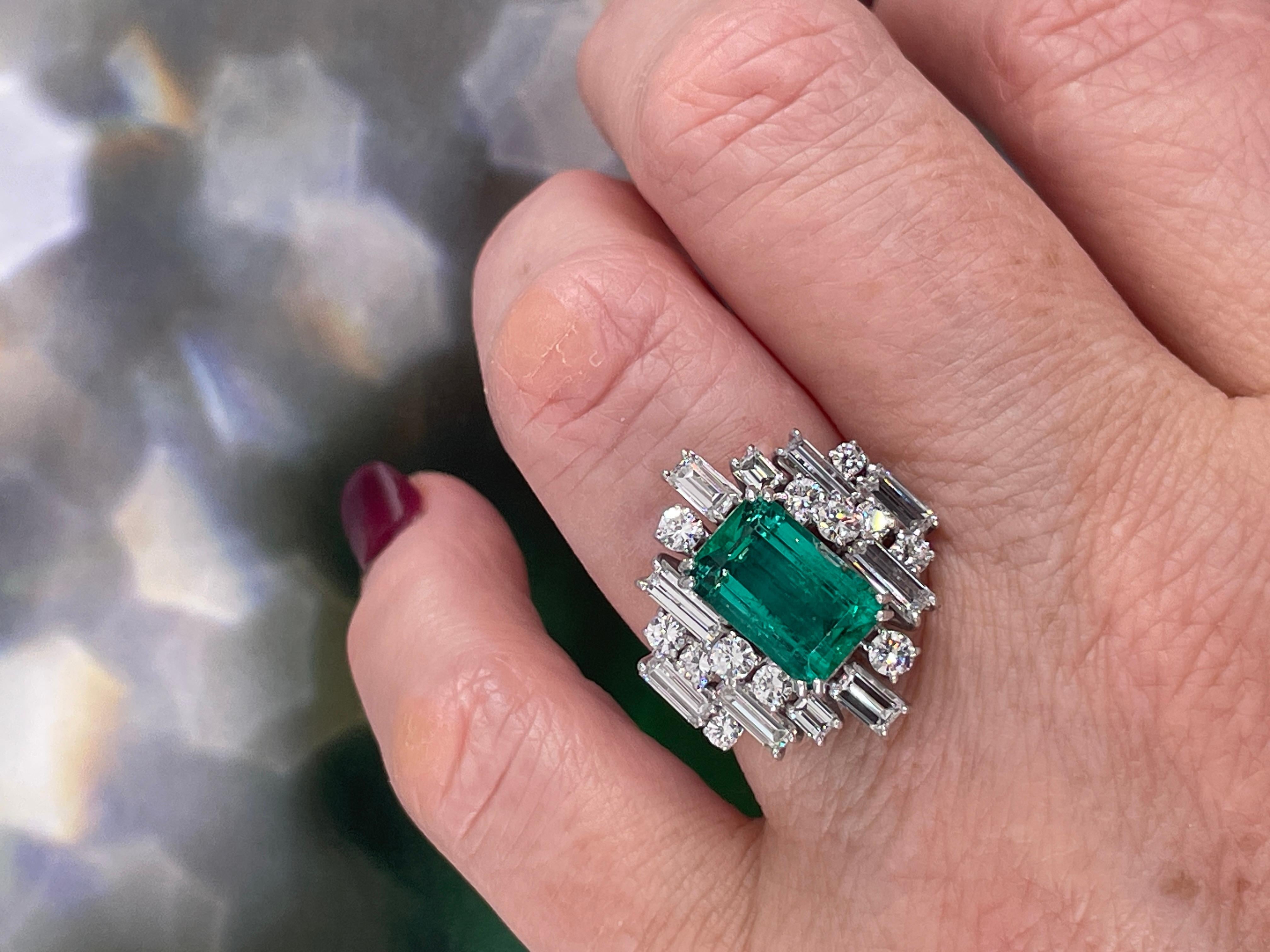 Vintage AGL 5.75cts Insignificant Colombian Green Emerald Diamond 14KW Gold Ring For Sale 10