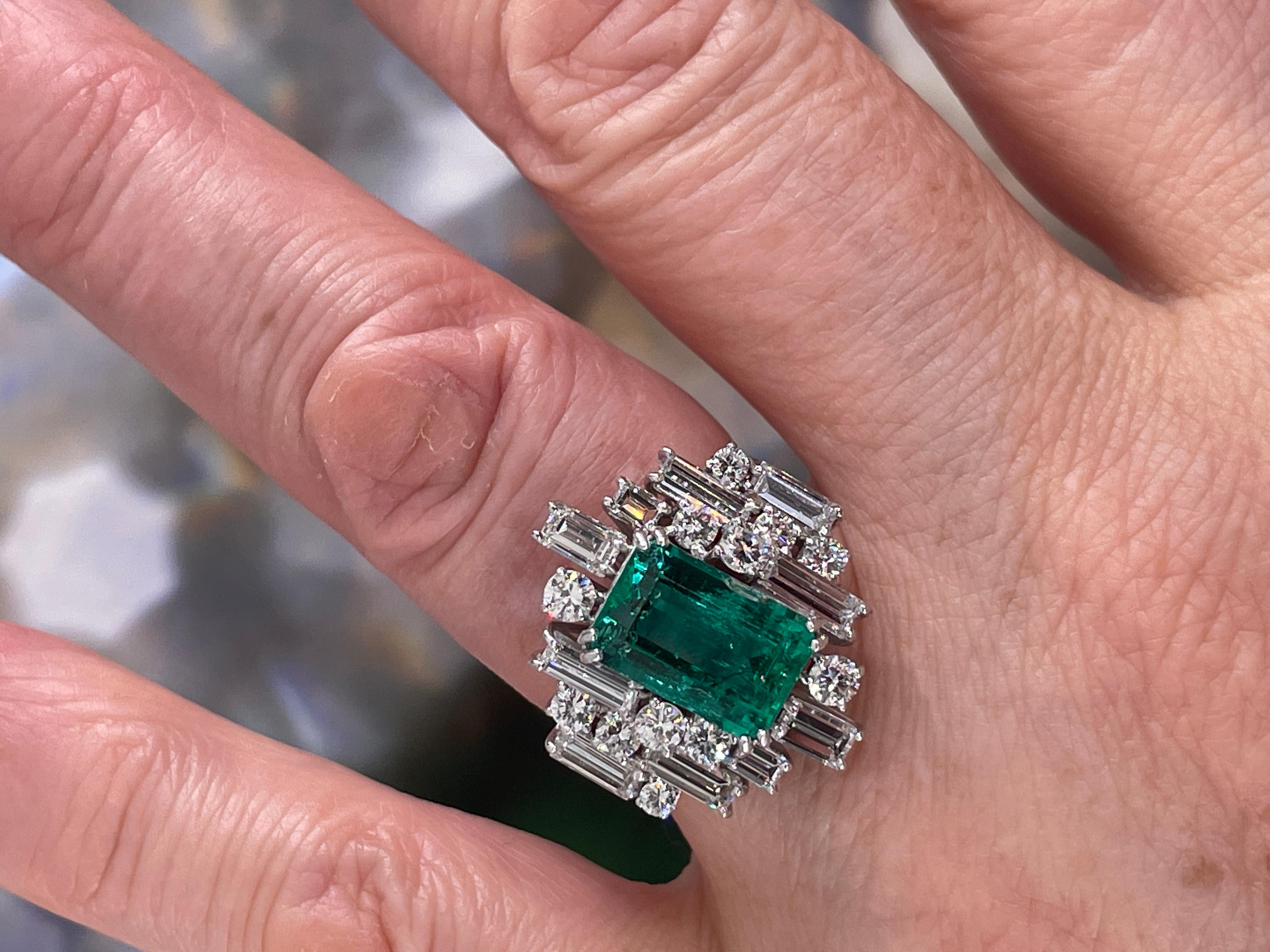 Vintage AGL 5.75cts Insignificant Colombian Green Emerald Diamond 14KW Gold Ring For Sale 11