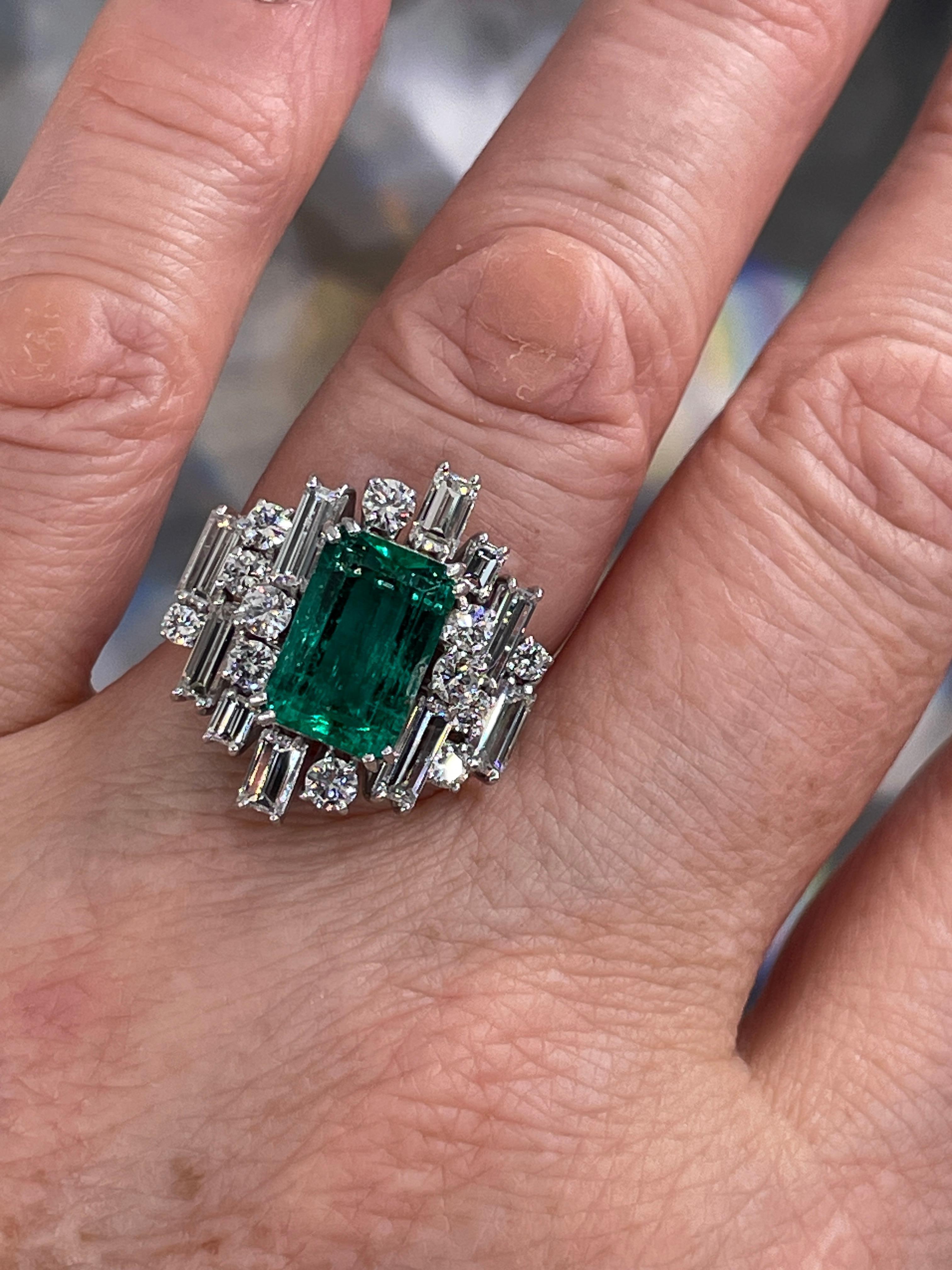 Vintage AGL 5.75cts Insignificant Colombian Green Emerald Diamond 14KW Gold Ring For Sale 1