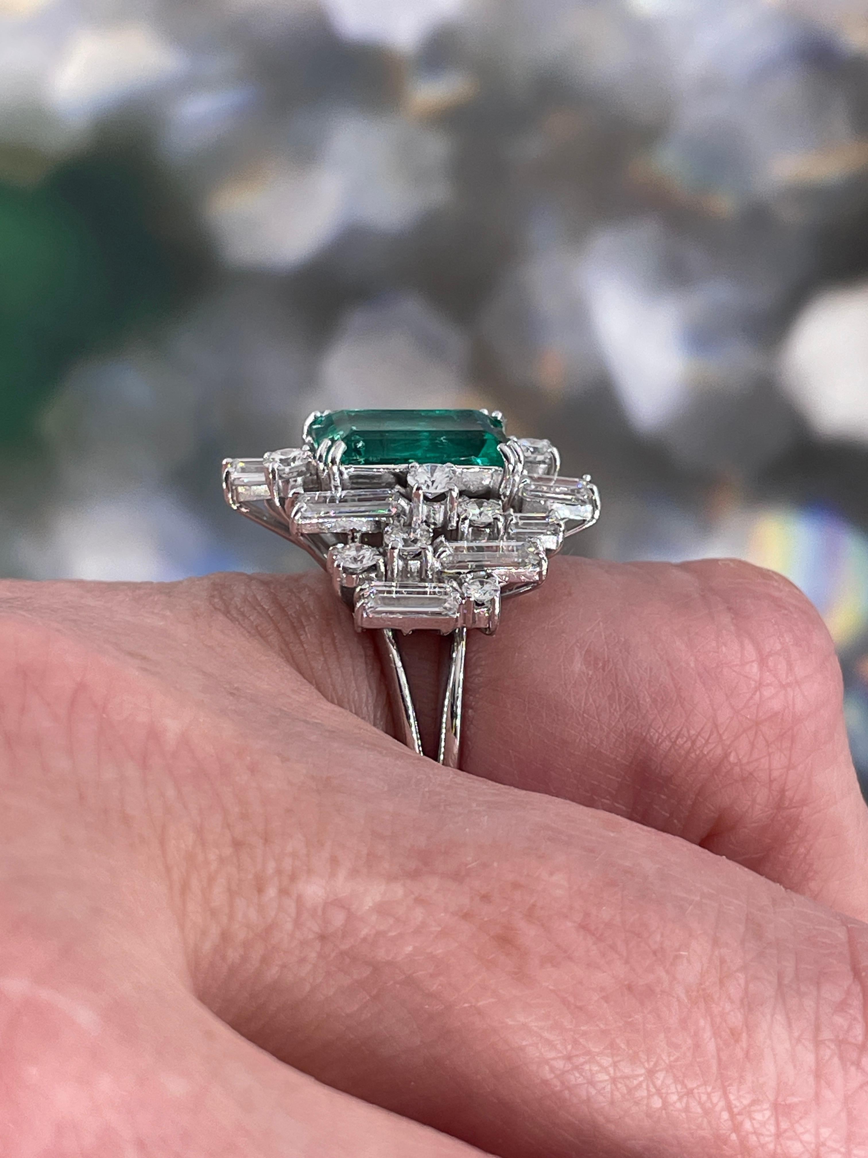 Vintage AGL 5.75cts Insignificant Colombian Green Emerald Diamond 14KW Gold Ring For Sale 3