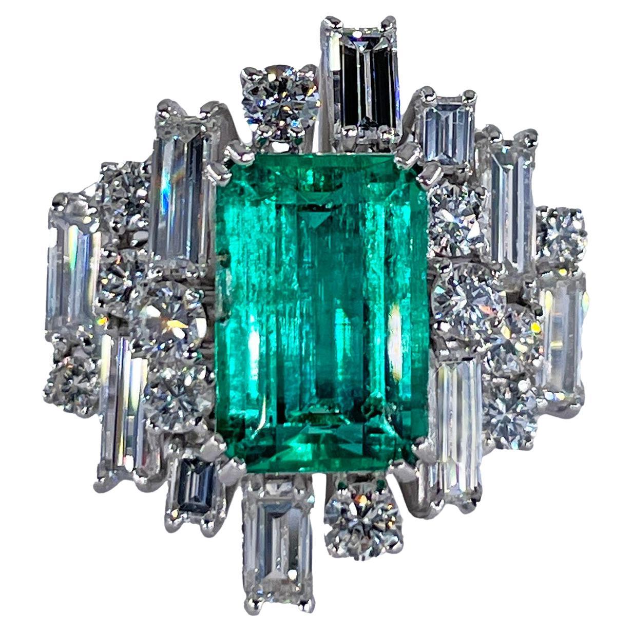 Vintage AGL 5.75cts Insignificant Colombian Green Emerald Diamond 14KW Gold Ring For Sale