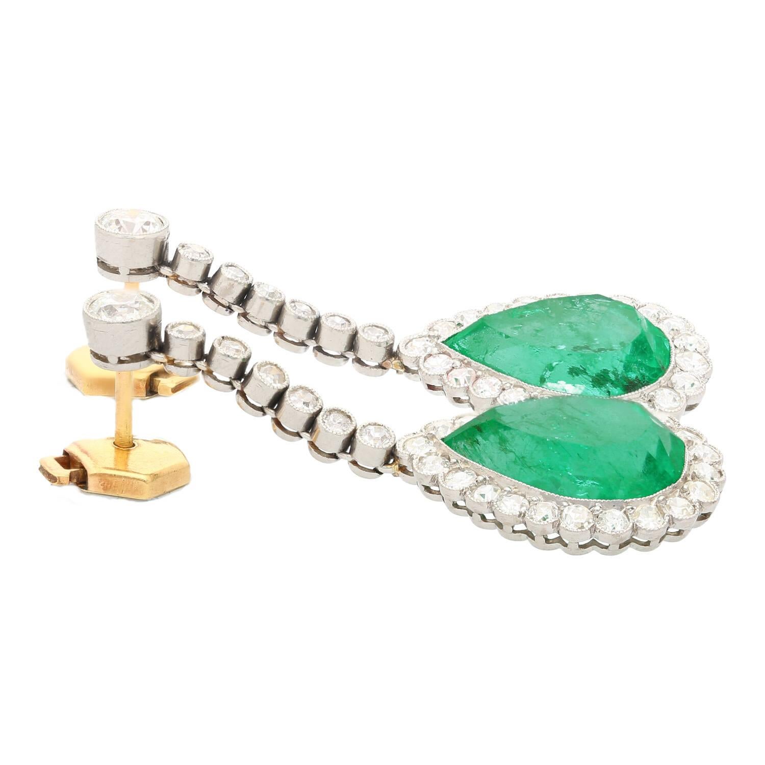 Vintage AGL Certified 10 Carat Colombian Emerald Drop Earrings in Platinum In Excellent Condition For Sale In Miami, FL