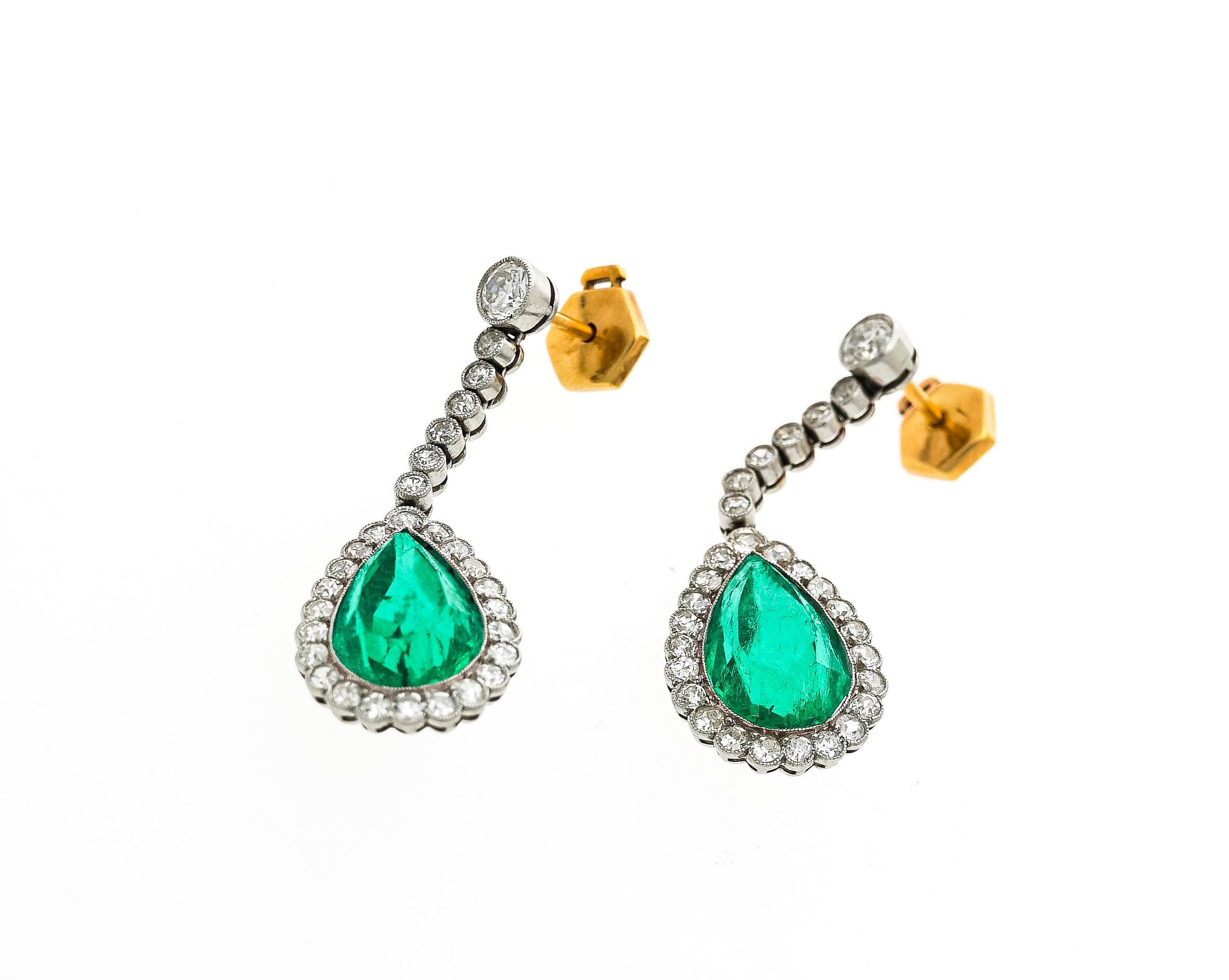 Pendientes de gota de esmeralda colombiana de 10 quilates con certificado AGL vintage en platino en venta 2