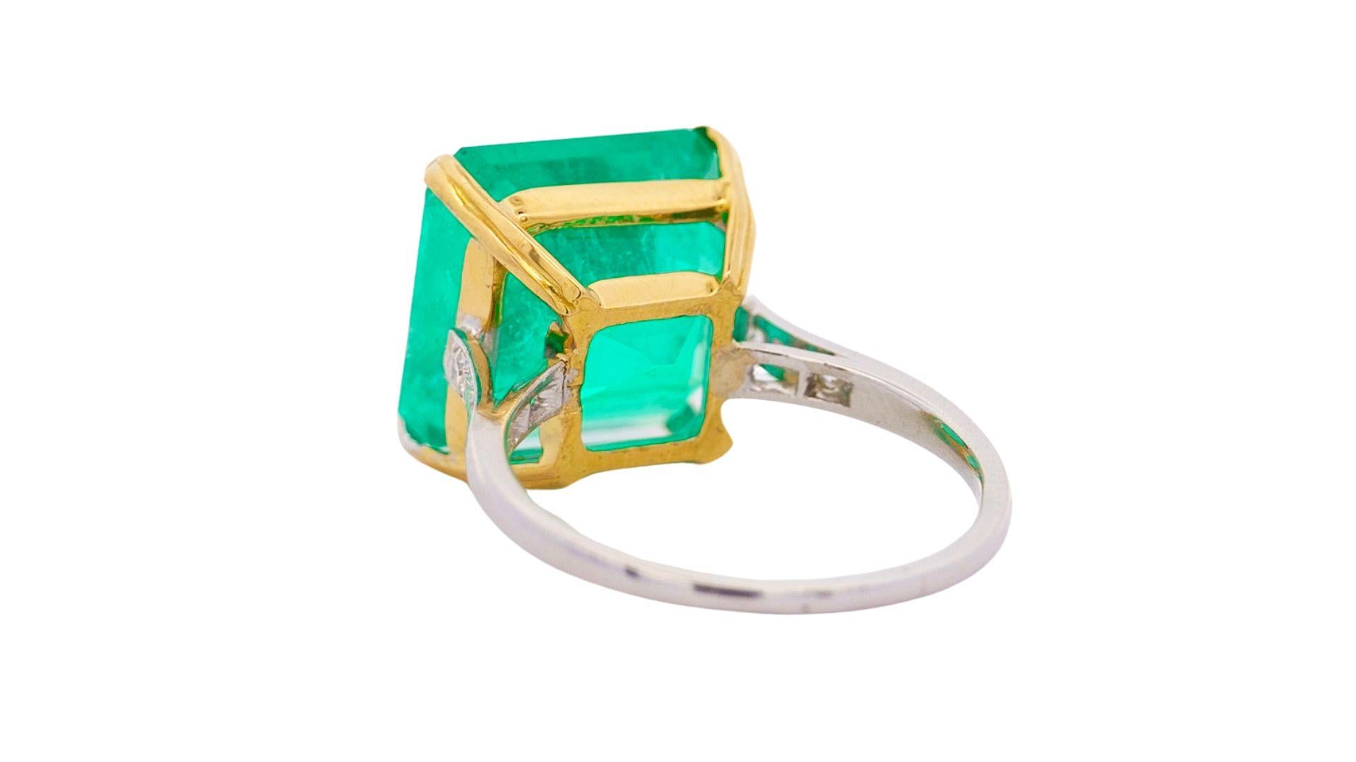 Modern Vintage AGL Certified 11.28 Carat Colombian Emerald & Old Euro Cut Diamond Ring For Sale