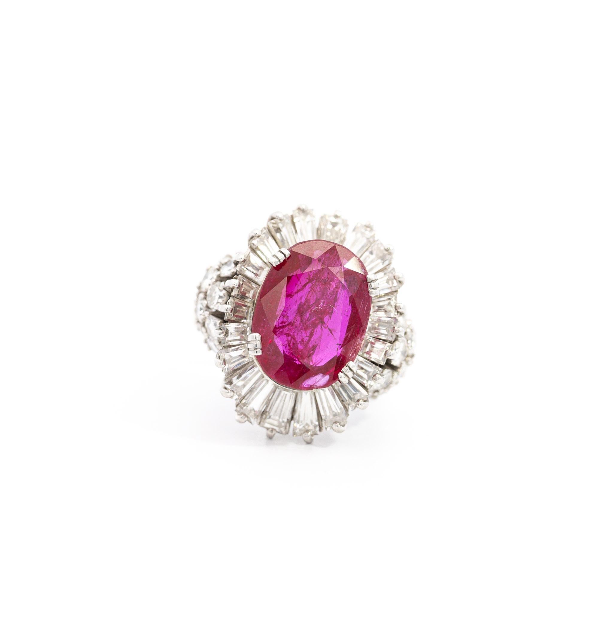 Vintage AGL Certified 6.95 Carat No Heat Burma Ruby & Diamond Cocktail Ring In Excellent Condition For Sale In Miami, FL