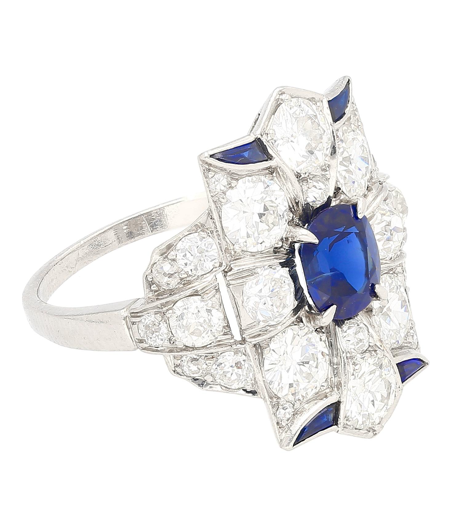 Vintage AGL Certified No Heat Blue Sapphire & Old Euro Cut Diamond Platinum Ring In Excellent Condition For Sale In Miami, FL