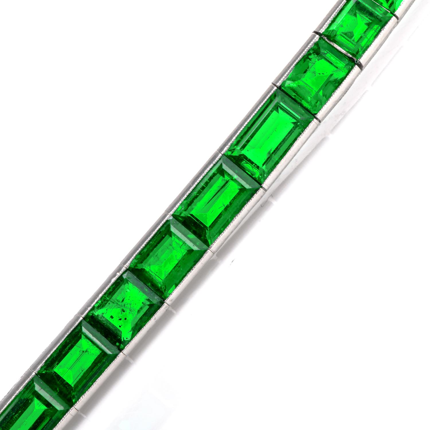 Vintage AGL Minor Oil Emerald Platinum Engraved Line Bracelet  In Excellent Condition For Sale In Miami, FL
