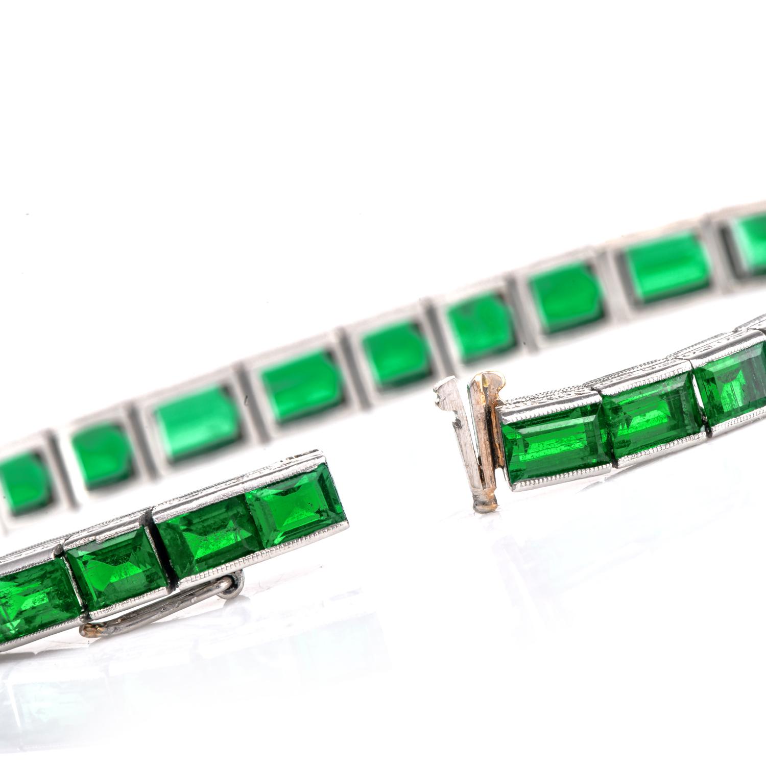 Vintage AGL Minor Oil Emerald Platinum Engraved Line Bracelet  In Excellent Condition For Sale In Miami, FL