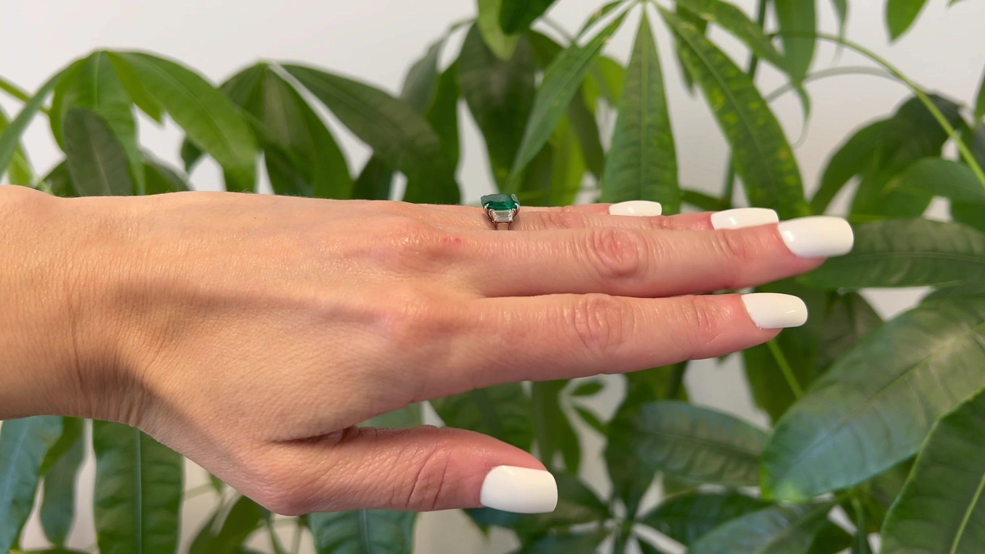 Vintage AGL SSEF 2.51 Carats Colombian Emerald Diamond Platinum Ring In Excellent Condition For Sale In Beverly Hills, CA