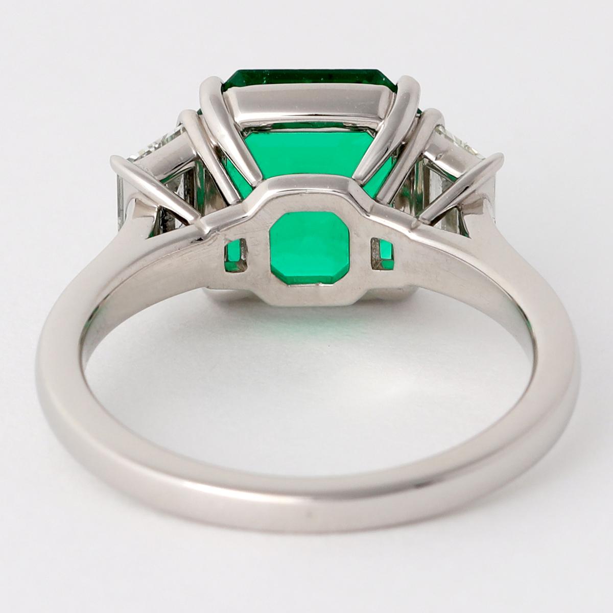 Vintage AGL SSEF 2.51 Carats Colombian Emerald Diamond Platinum Ring For Sale 1