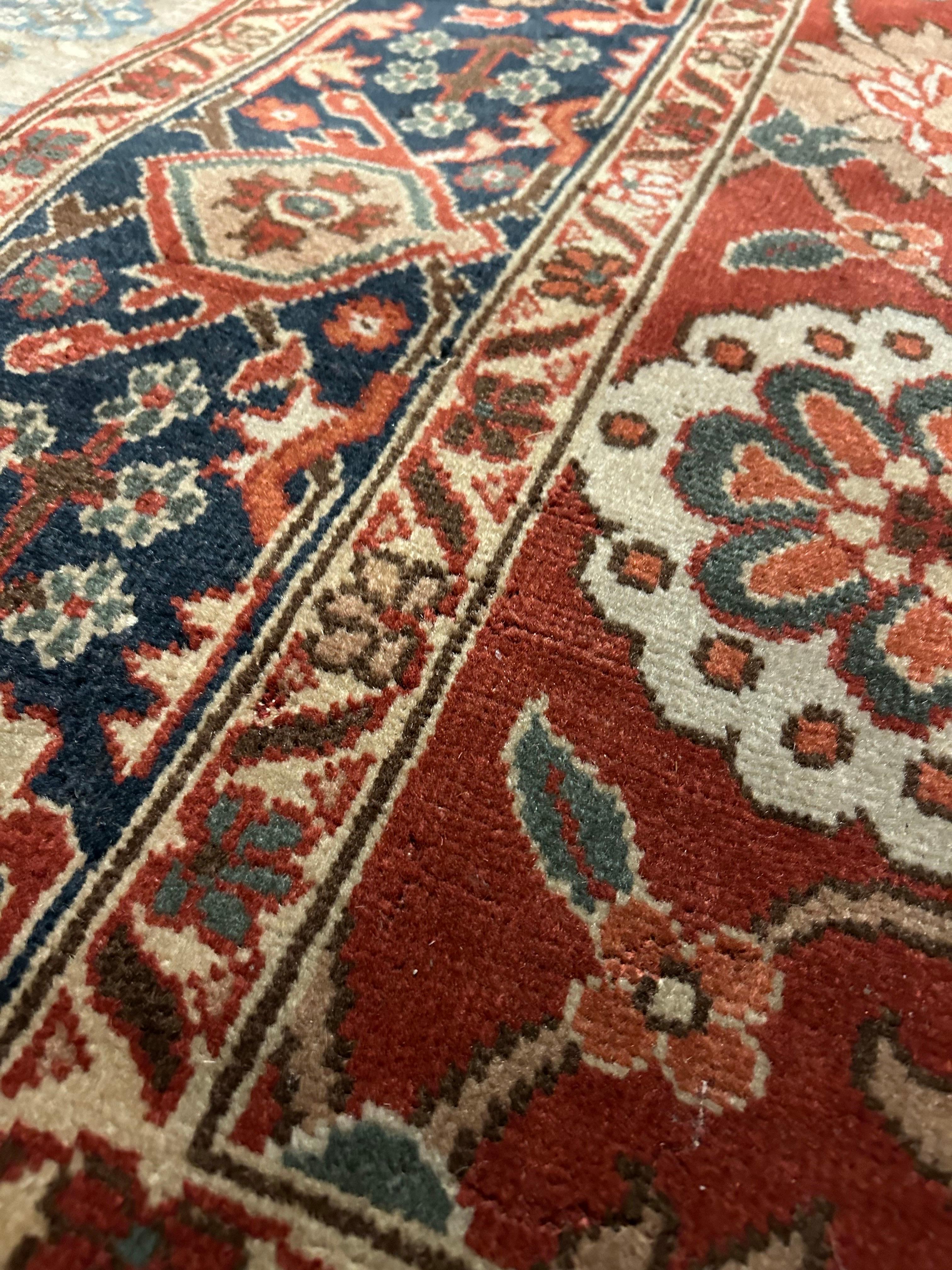 Vintage Agra Pure Wool Hand Knotted Rug In Rust Hues And Warm Tones In Good Condition For Sale In Vancouver, British Columbia