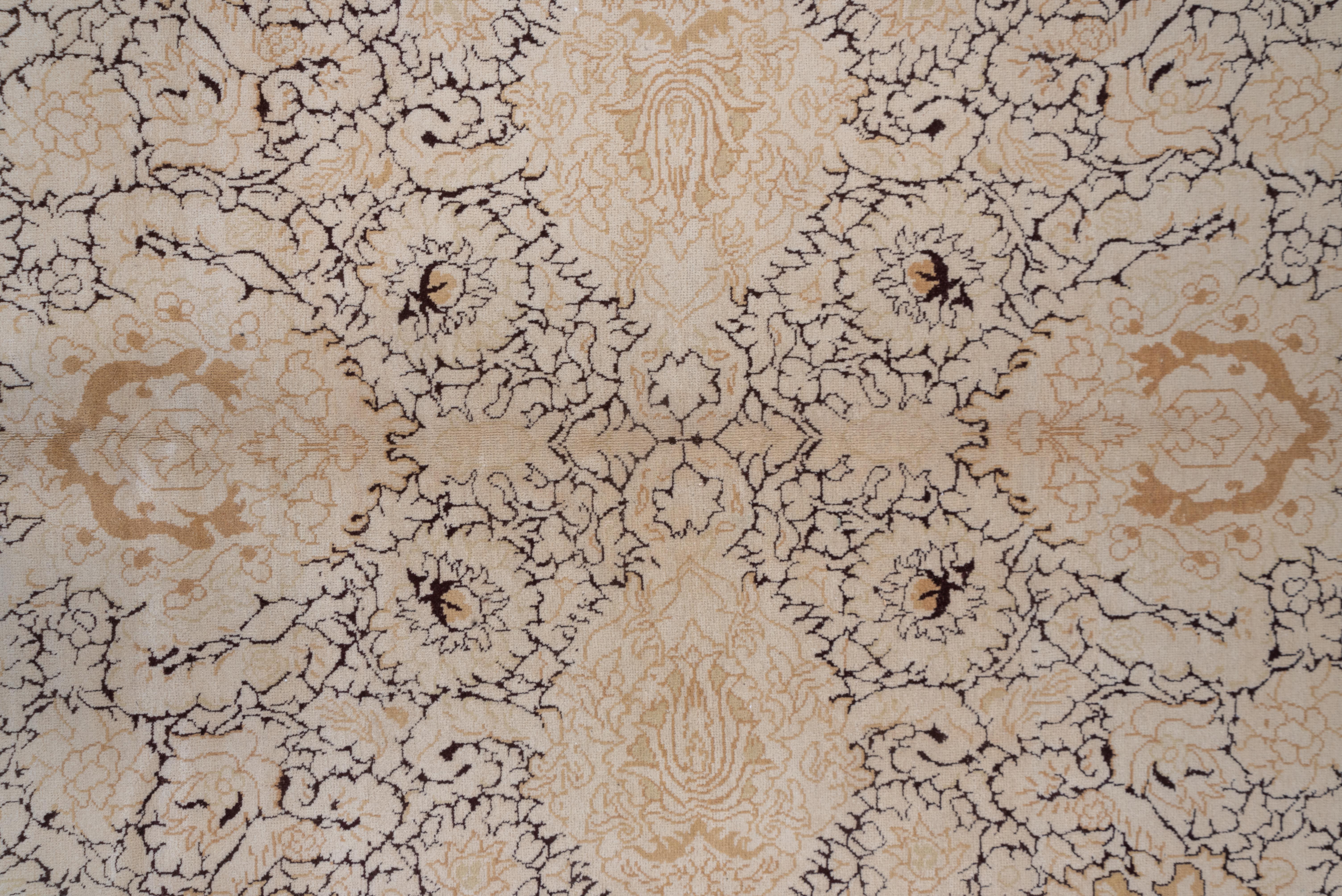 Vintage Agra Teppich Sand und Taupe Grund mit Curvilinear Floral Medallion im Angebot 1