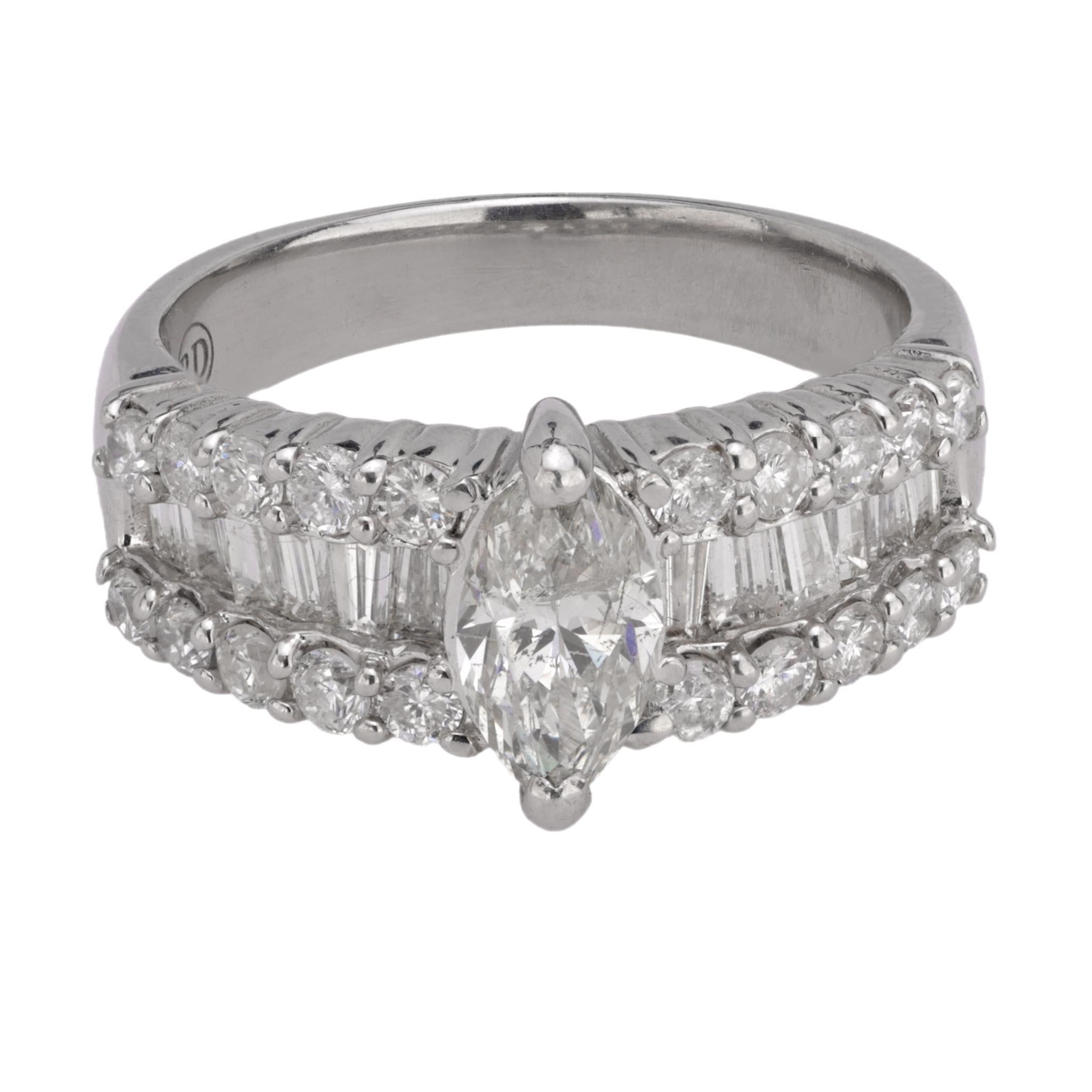 Vintage AIG 1.84 carats total weight diamond platinum ring In Excellent Condition For Sale In Beverly Hills, CA
