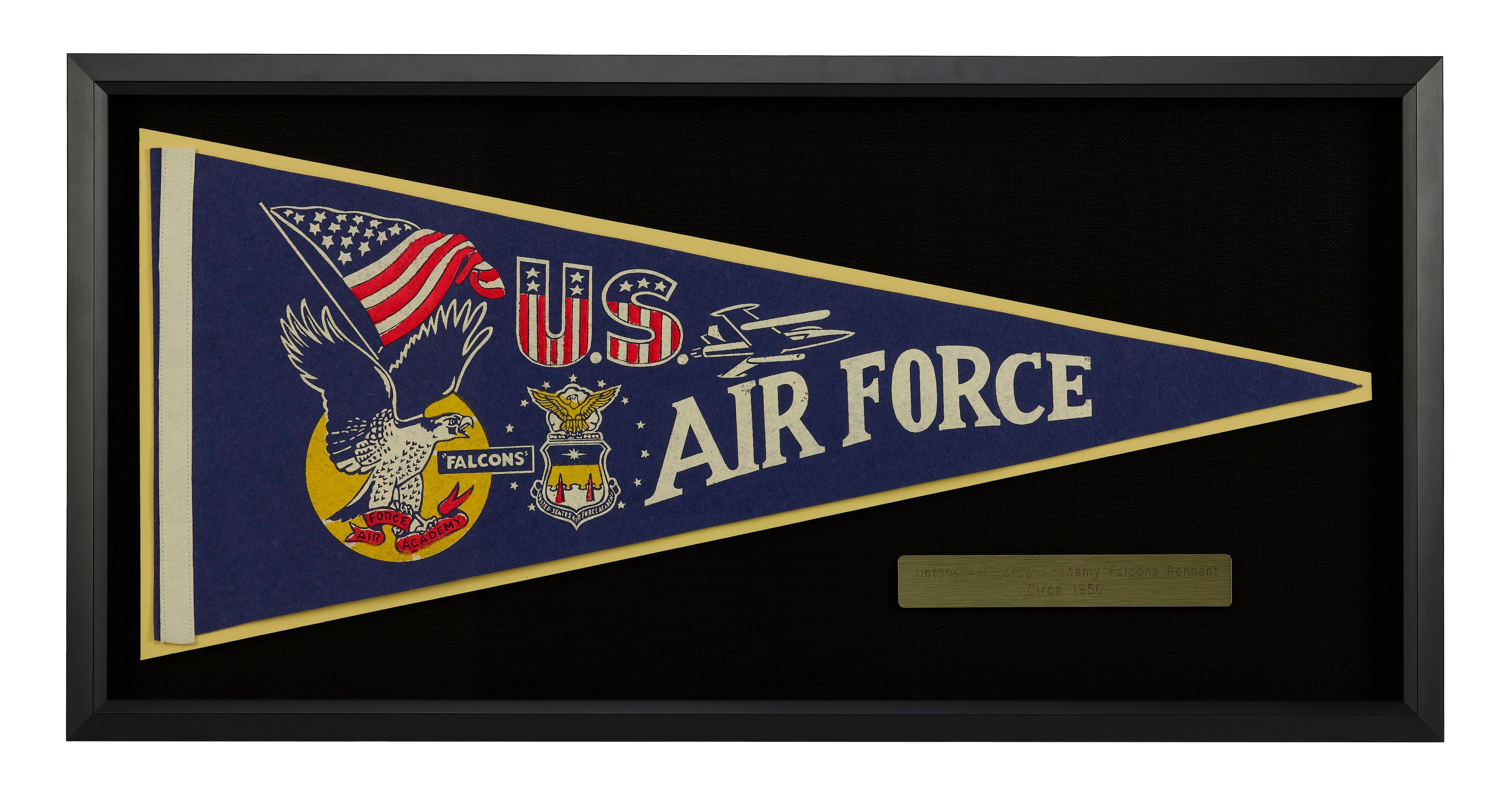 Metà XX secolo Pennant d'epoca dell'Air Force Academy Falcons, circa anni '50 in vendita