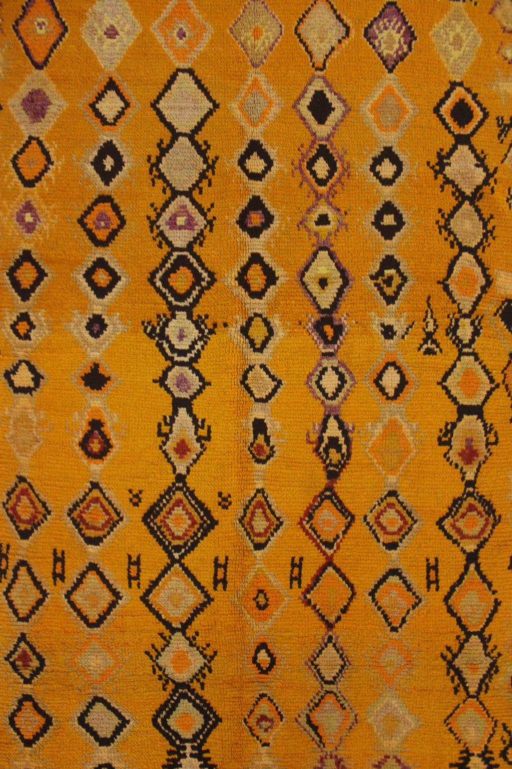 Vintage Ait Ouaouzguite rug - Yellow/purple/black - 5x12.1feet / 152x370cm For Sale 4