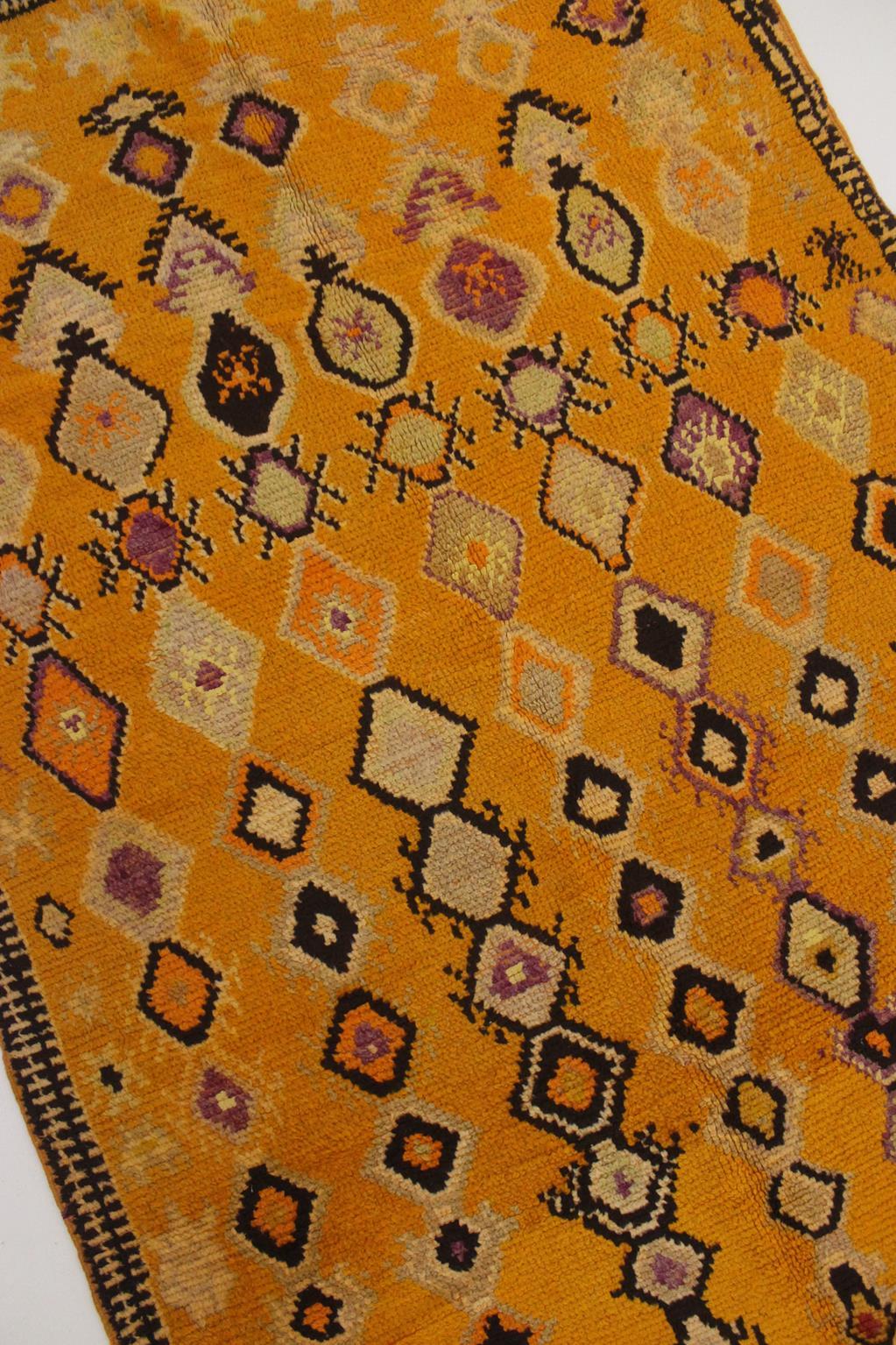 Vintage Ait Ouaouzguite rug - Yellow/purple/black - 5x12.1feet / 152x370cm For Sale 6